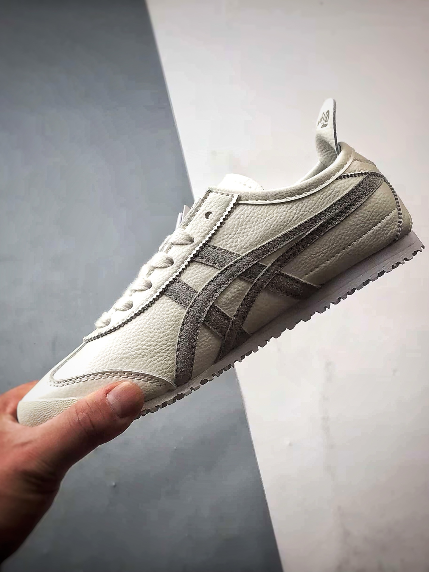160 Asics 鬼冢虎 Mexico 66 米灰色 1183A942-101