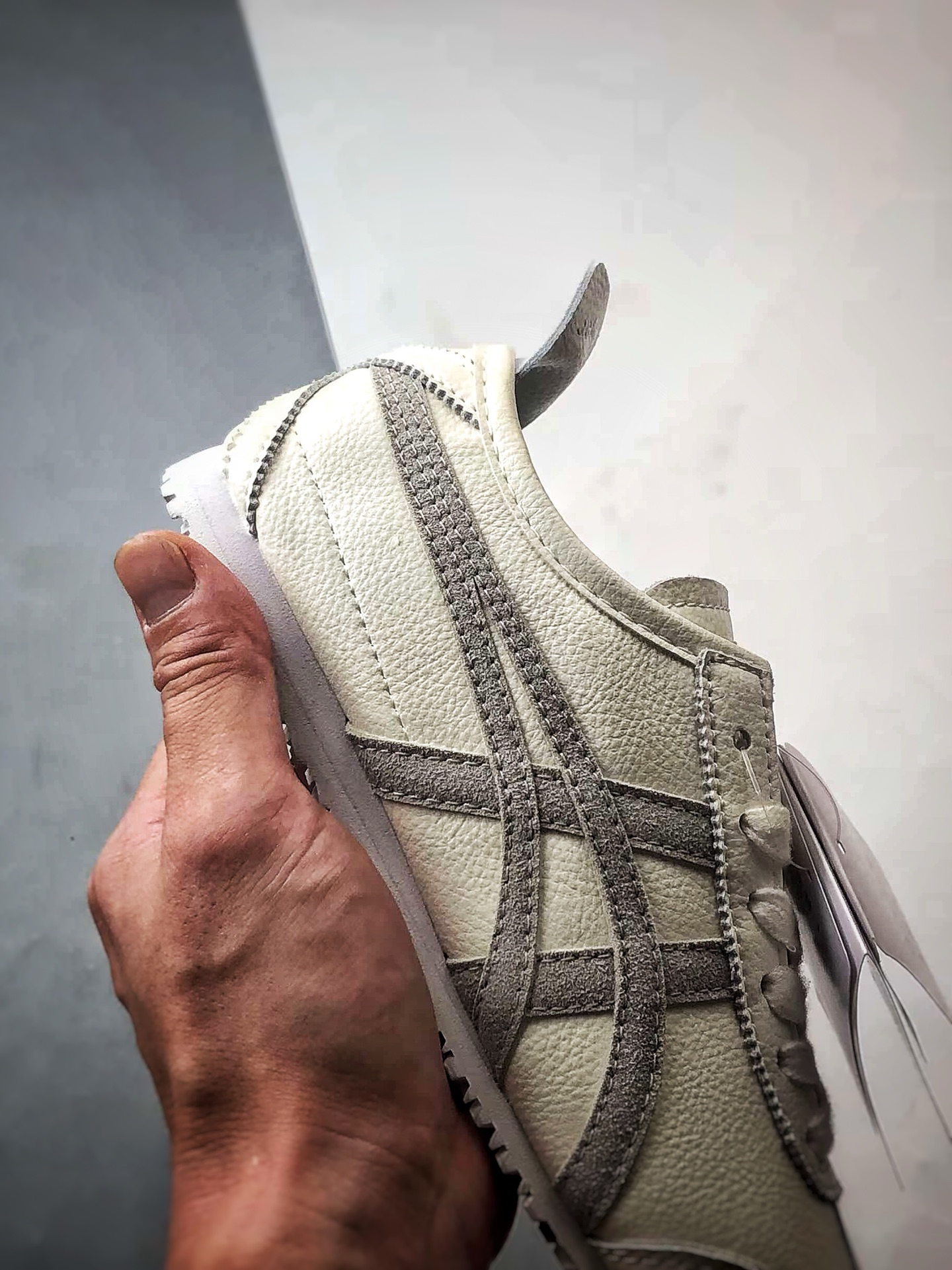 160 Asics 鬼冢虎 Mexico 66 米灰色 1183A942-101