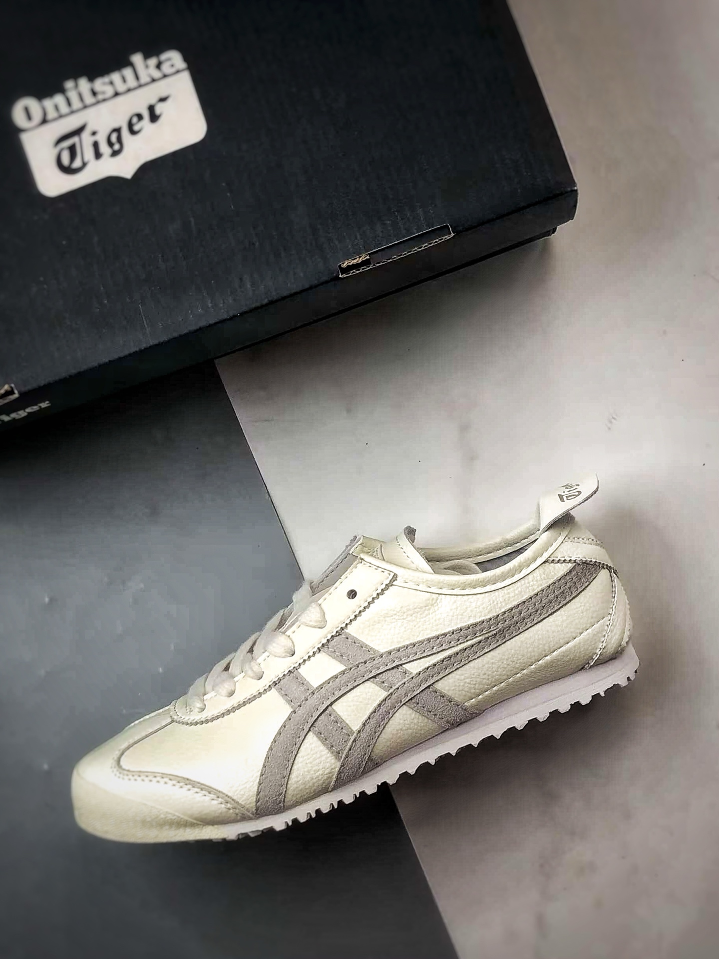 160 Asics 鬼冢虎 Mexico 66 米灰色 1183A942-101