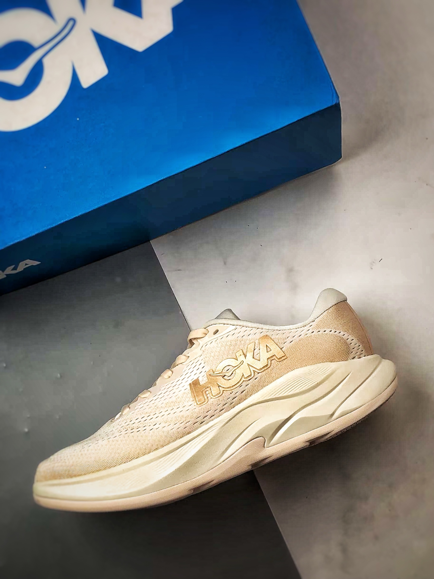 240 Hoka One One Rincon 4 米色 林康4代公路休闲跑步鞋 1155131-VCH