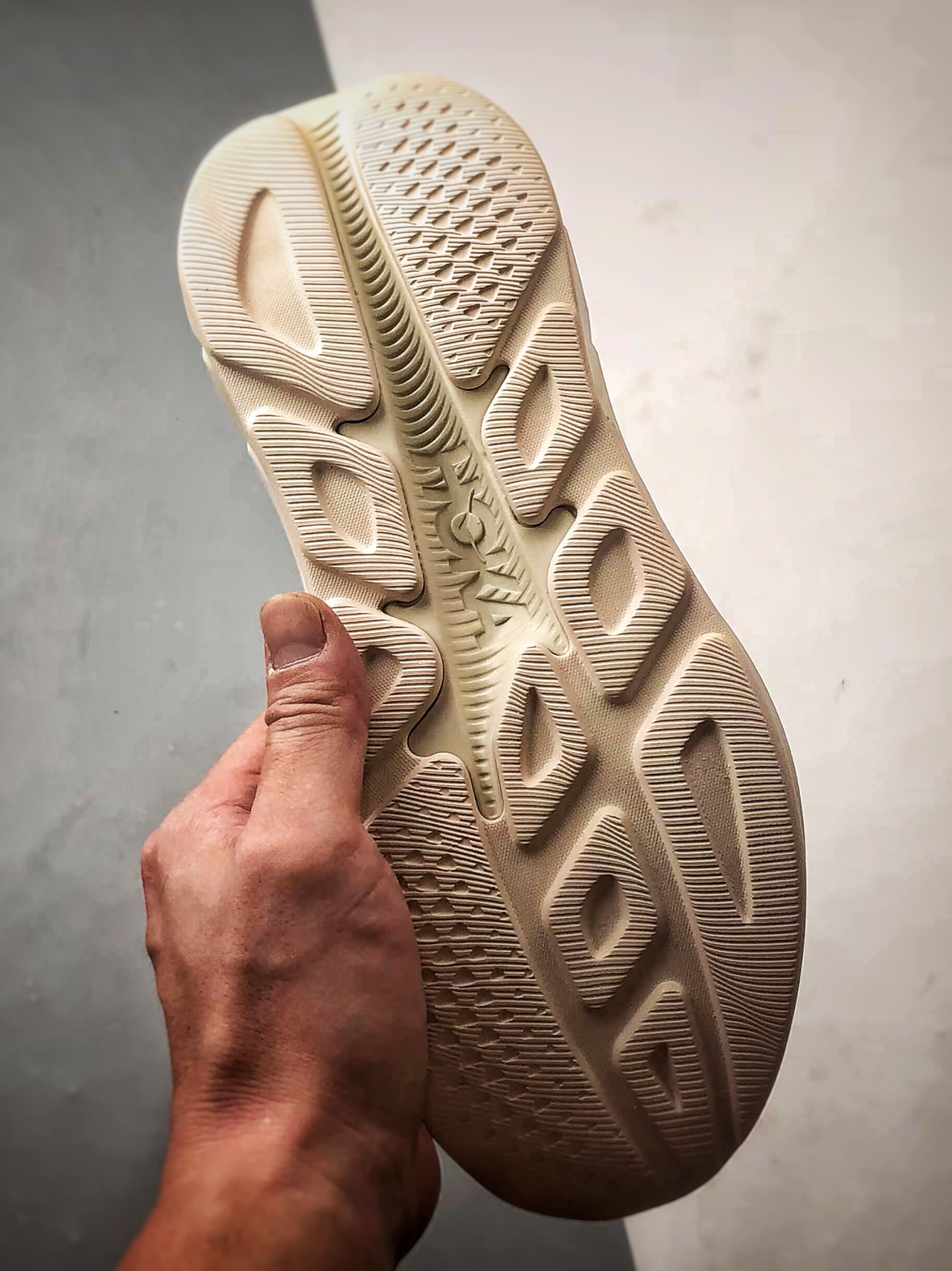 240 Hoka One One Rincon 4 米色 林康4代公路休闲跑步鞋 1155131-VCH