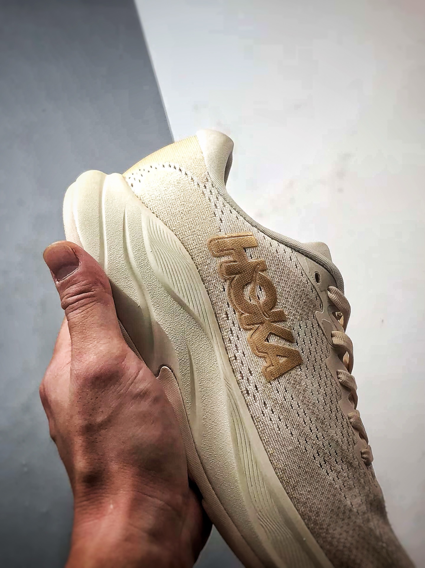 240 Hoka One One Rincon 4 米色 林康4代公路休闲跑步鞋 1155131-VCH