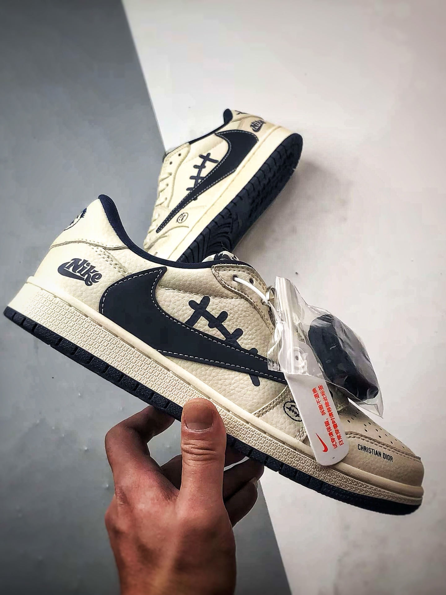 Air Jordan 1 Low OG ”高端定制” 迪奥米白黑蓝倒钩 LD2025-009