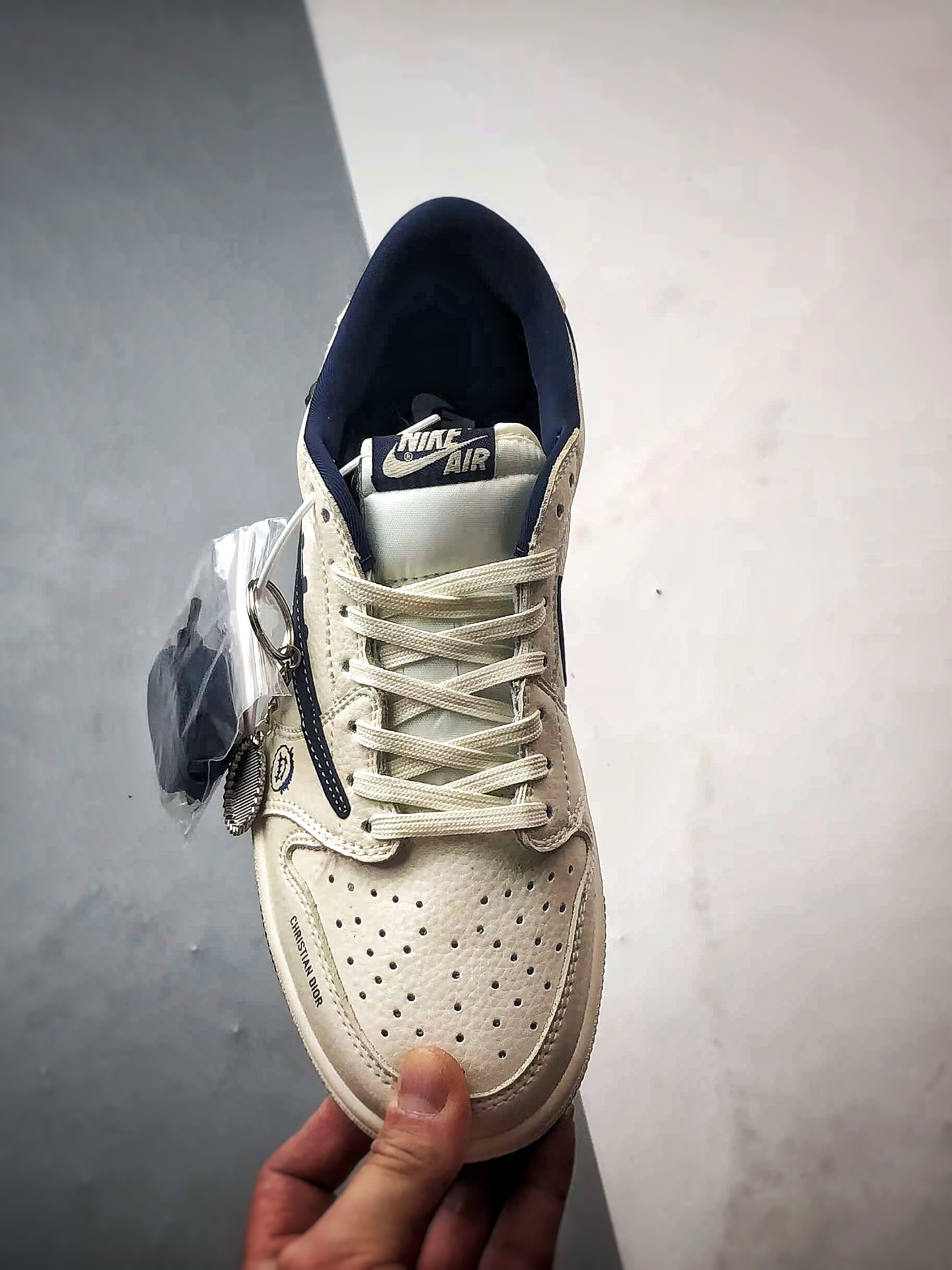 Air Jordan 1 Low OG ”高端定制” 迪奥米白黑蓝倒钩 LD2025-009