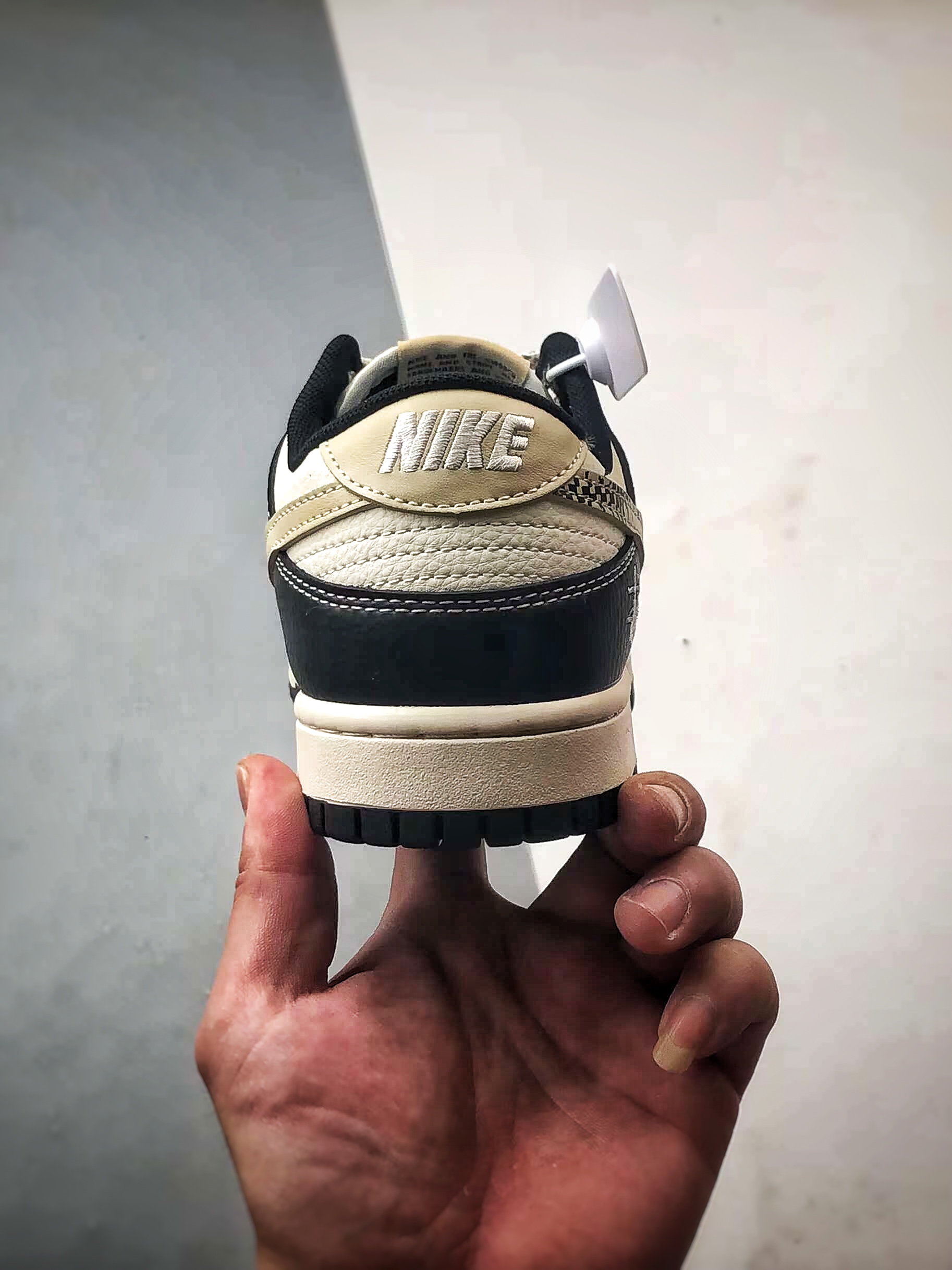 290 NK Dunk Low Retro ”DIY高端定制” 斯图西米黑浅黄钩 低帮休闲运动板鞋 ZH2598-271