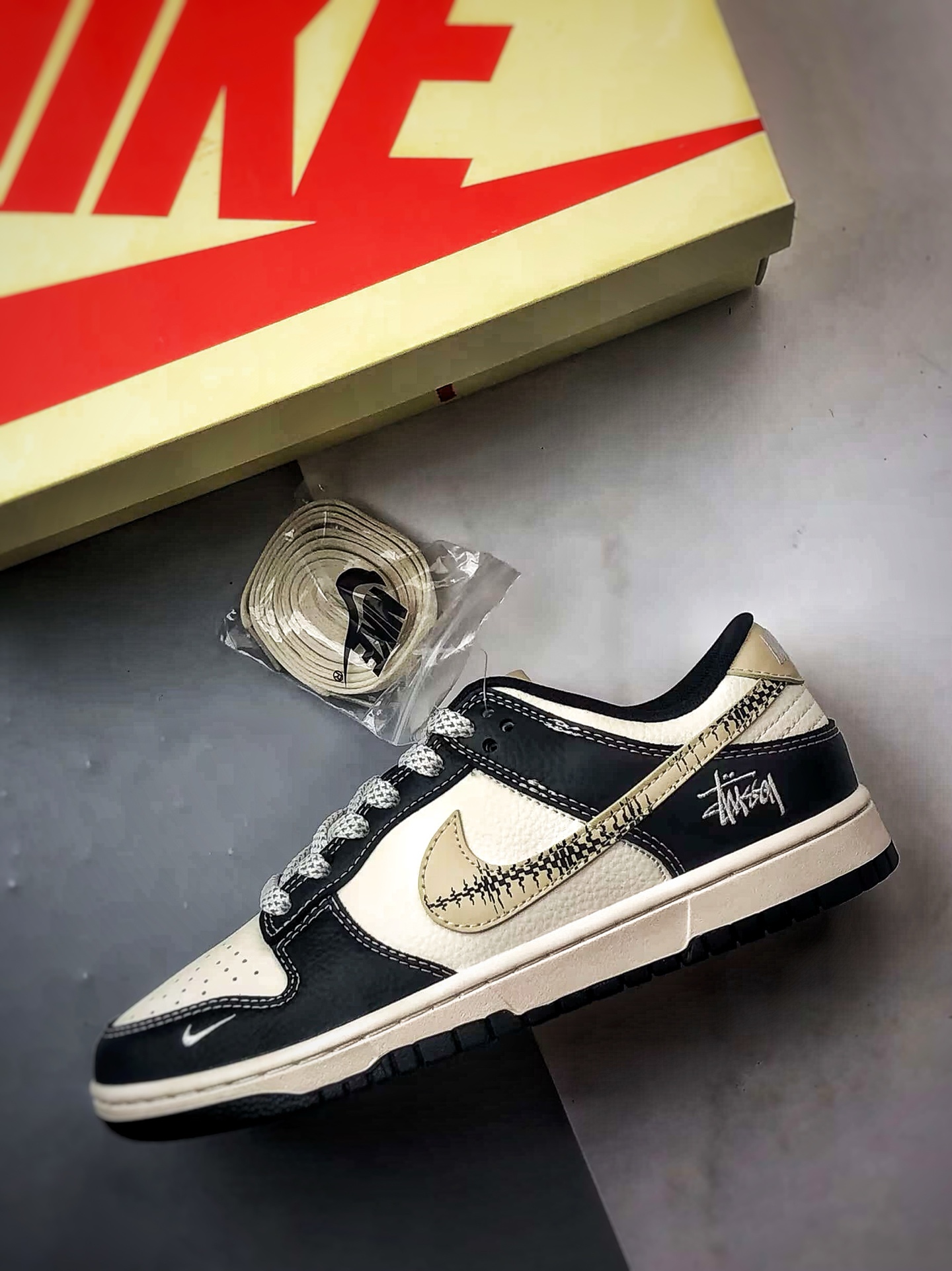 290 NK Dunk Low Retro ”DIY高端定制” 斯图西米黑浅黄钩 低帮休闲运动板鞋 ZH2598-271