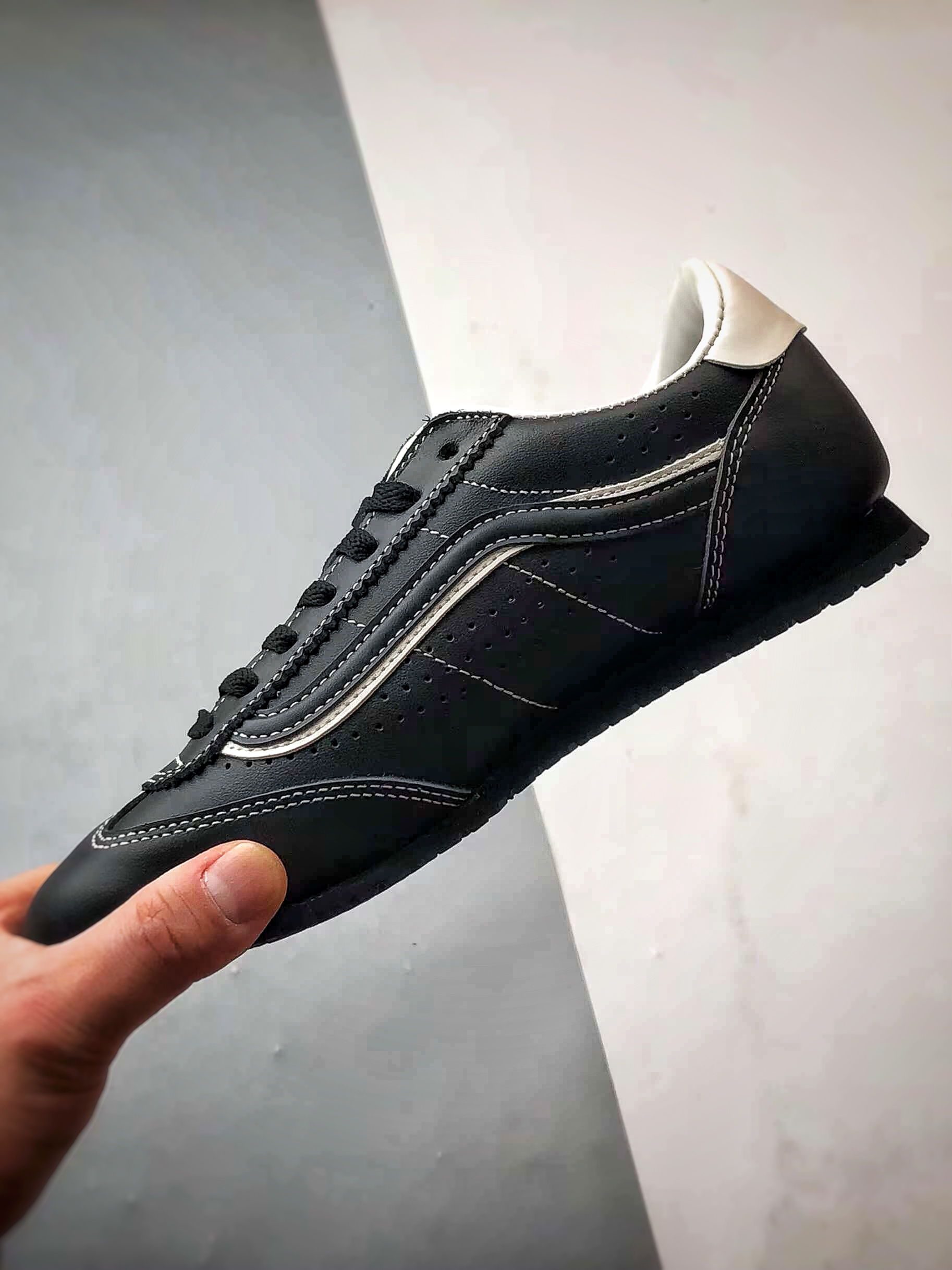 170 Vans Super LowPro 全皮黑色 万斯新款 复古薄底德训鞋系列 VN000D8TBKA