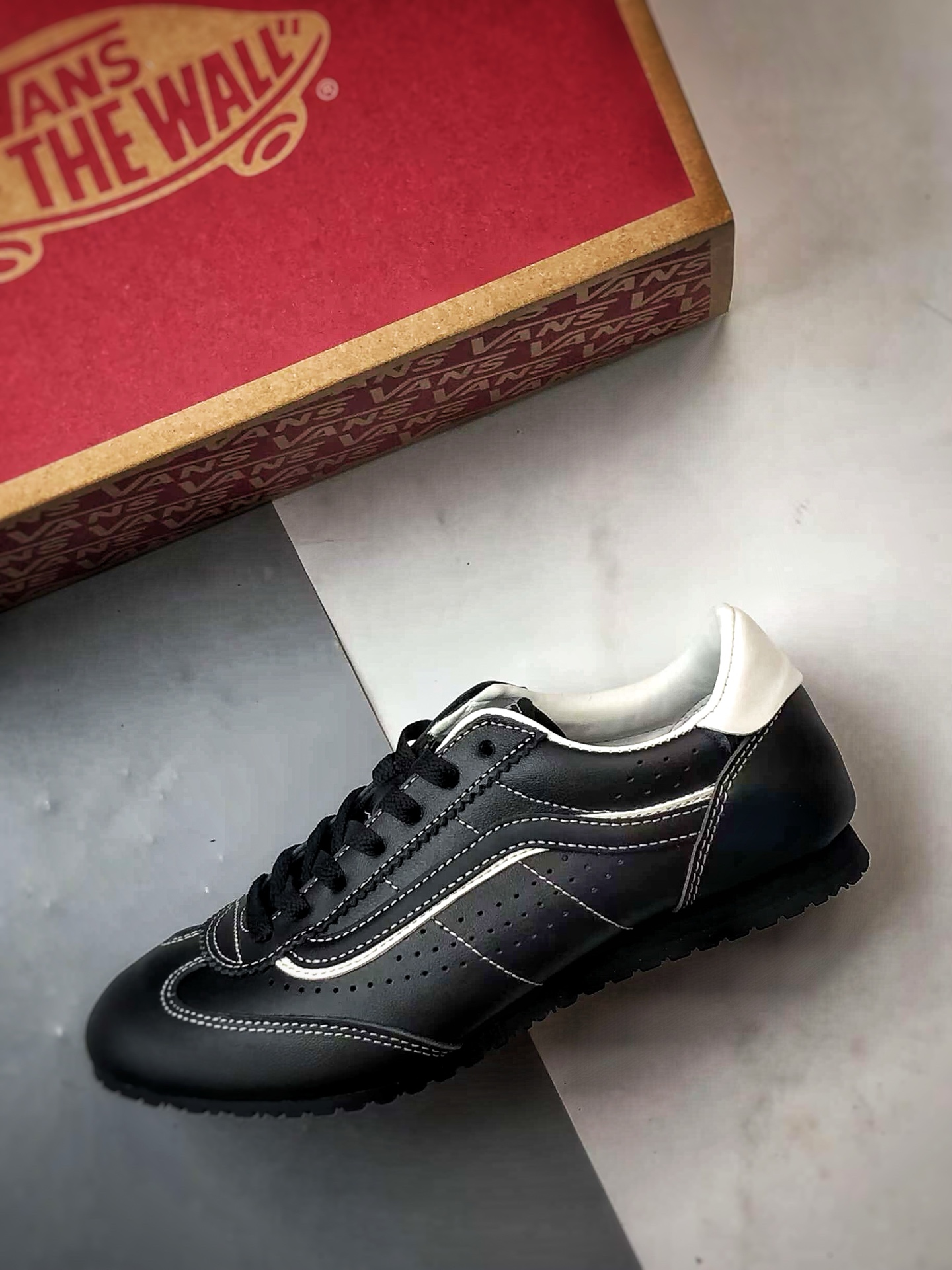170 Vans Super LowPro 全皮黑色 万斯新款 复古薄底德训鞋系列 VN000D8TBKA