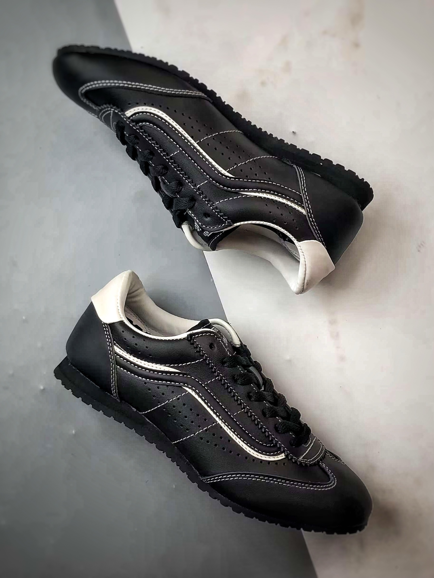 170 Vans Super LowPro 全皮黑色 万斯新款 复古薄底德训鞋系列 VN000D8TBKA