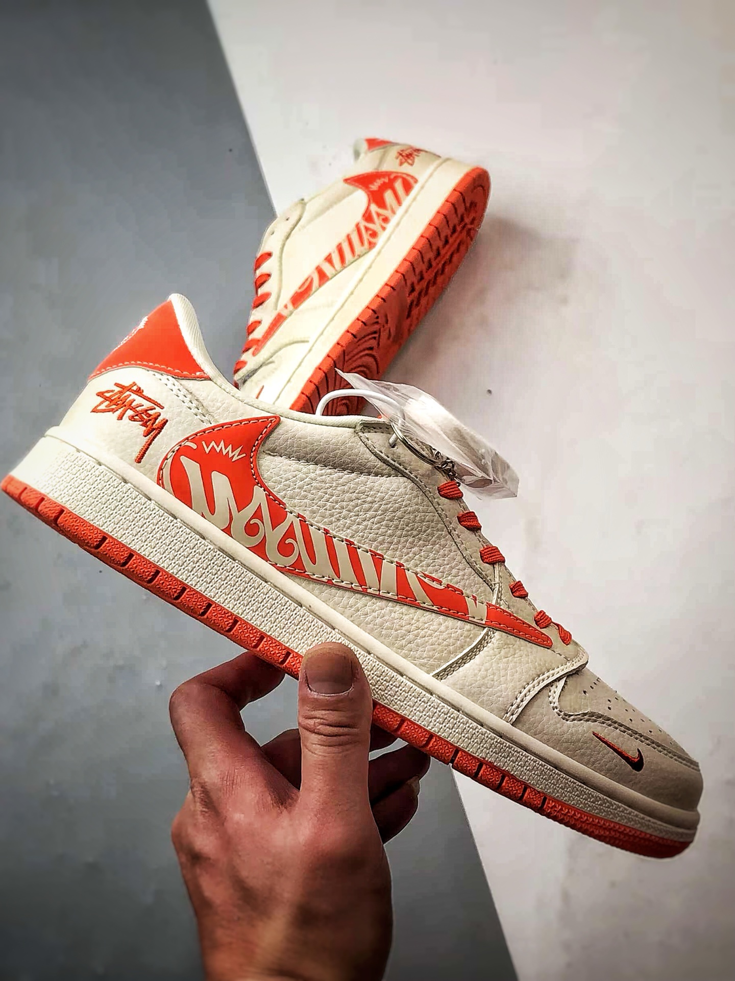 Air Jordan 1 Low OG ”高端定制” 斯图西米白橙倒钩 LD2025-020