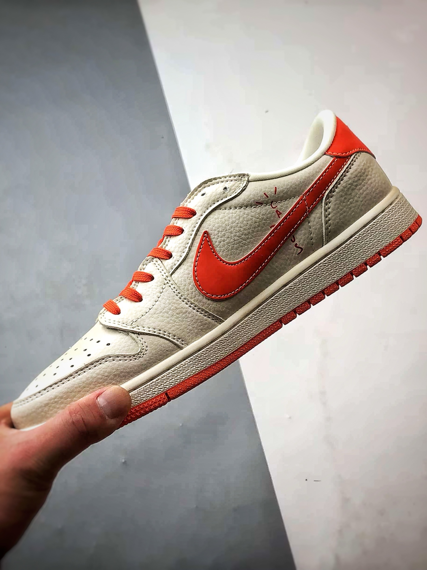 Air Jordan 1 Low OG ”高端定制” 斯图西米白橙倒钩 LD2025-020