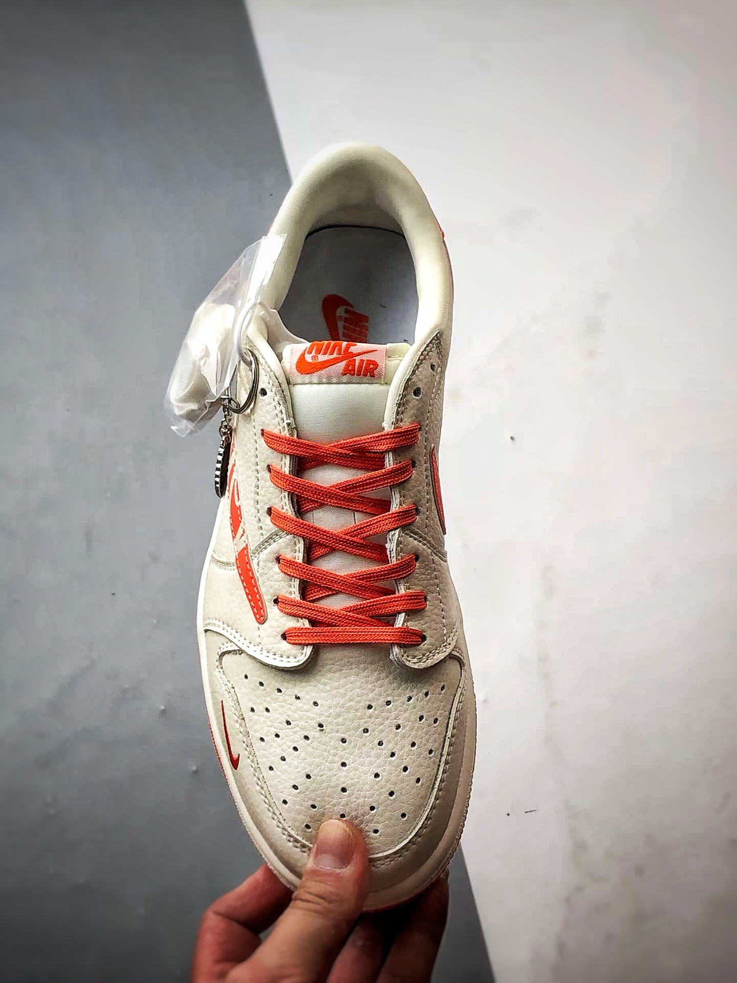 Air Jordan 1 Low OG ”高端定制” 斯图西米白橙倒钩 LD2025-020