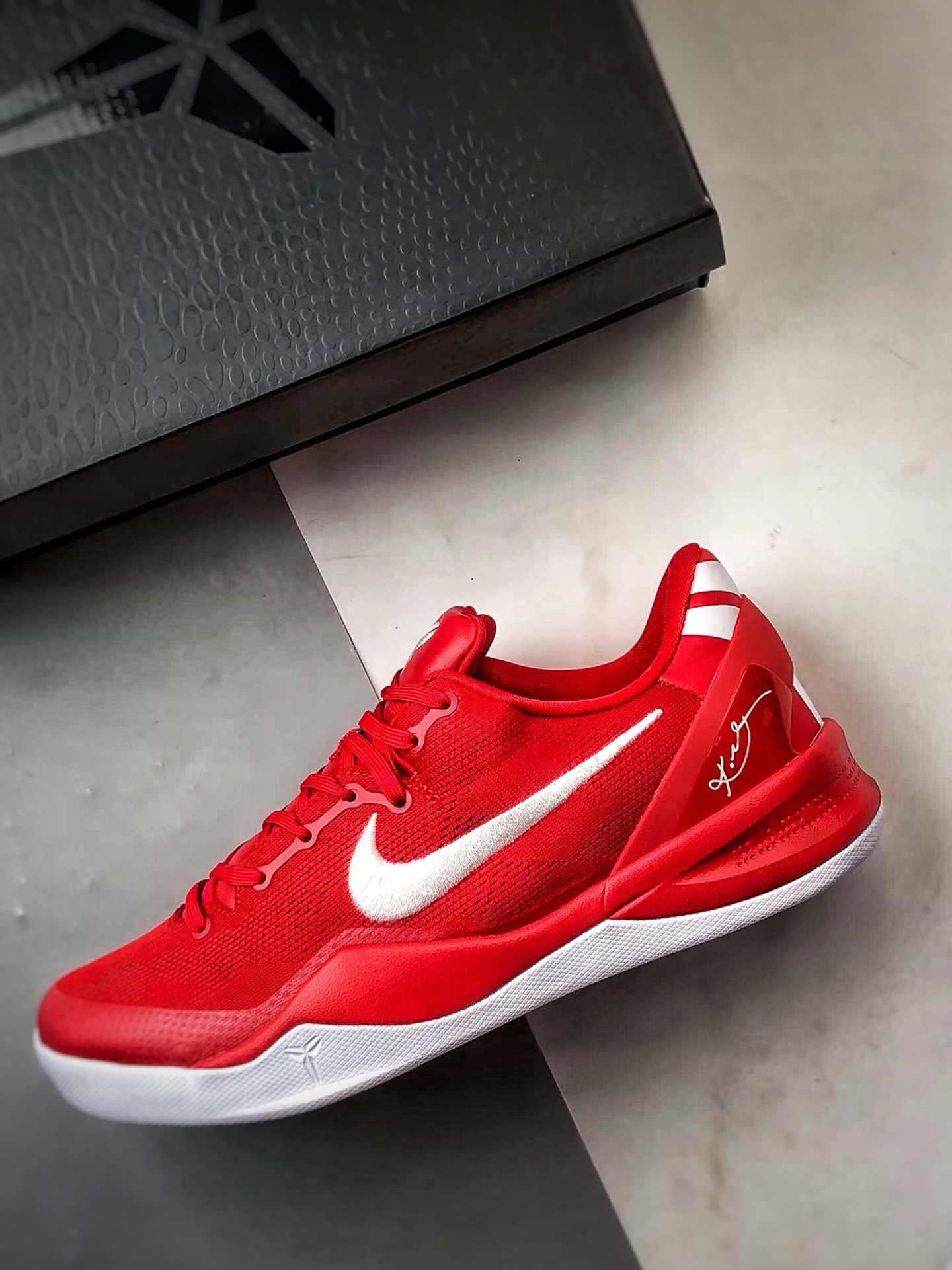 470 NK Kobe 8 Protro ”University Red” S2纯原生产线 科比八代 红色 HF9550-600