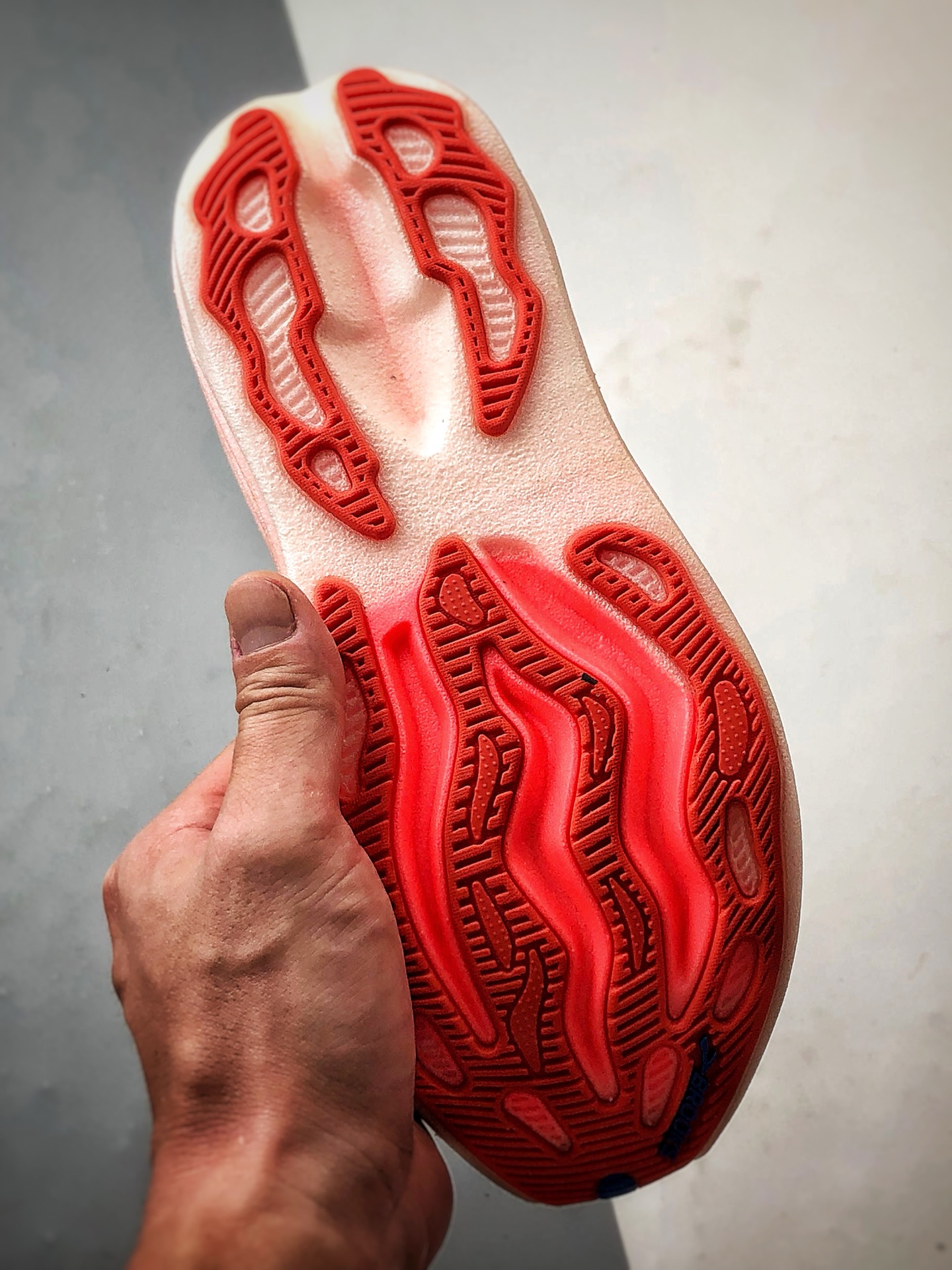 Brooks布鲁克斯 Glycerin max 白黑粉 舒适简约防滑耐磨低帮跑步鞋