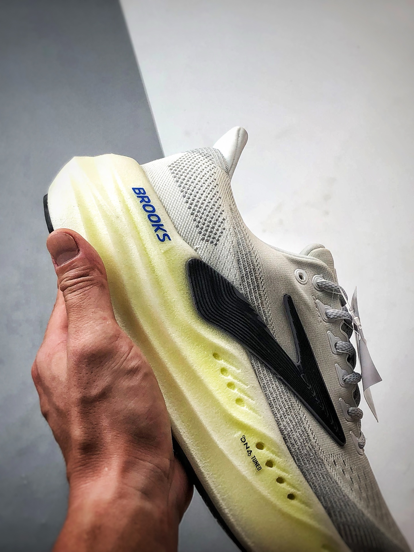 260 Brooks布鲁克斯 Glycerin max 灰黑黄 舒适简约防滑耐磨低帮跑步鞋