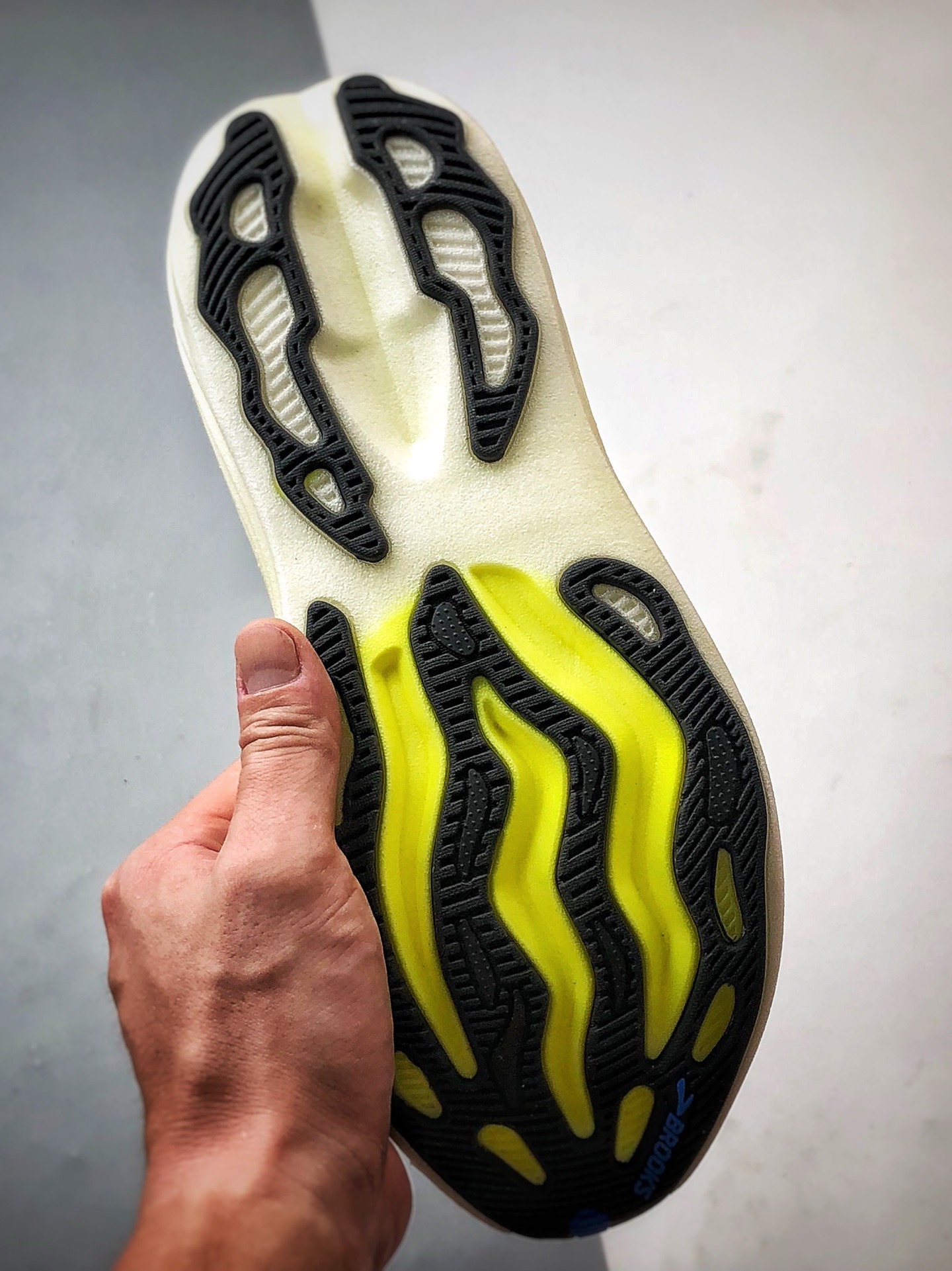 260 Brooks布鲁克斯 Glycerin max 灰黑黄 舒适简约防滑耐磨低帮跑步鞋