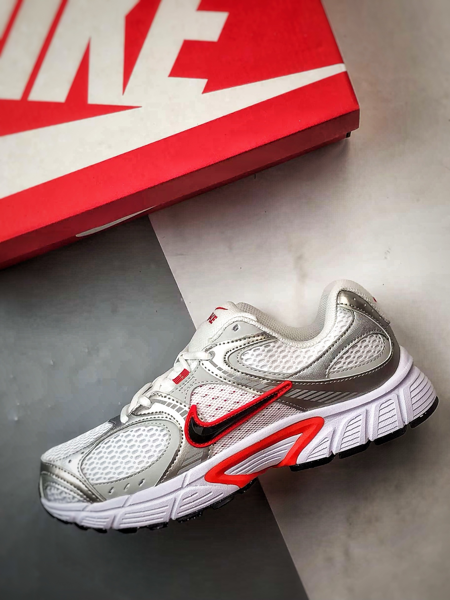 200 NK V5 RNR系列 白银红 复古Y3K风格舒适百搭跑步鞋 HQ7901-100