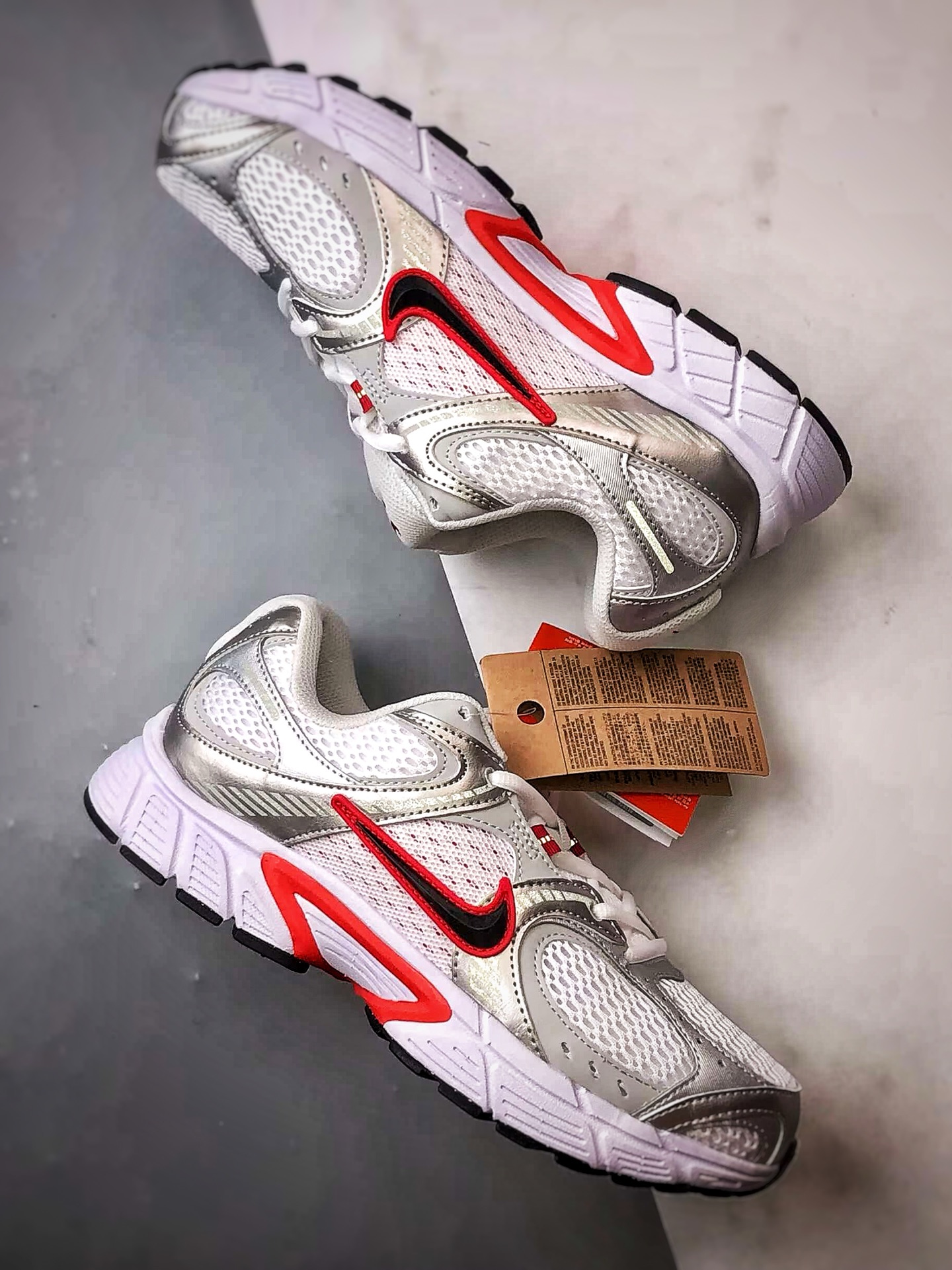 200 NK V5 RNR系列 白银红 复古Y3K风格舒适百搭跑步鞋 HQ7901-100