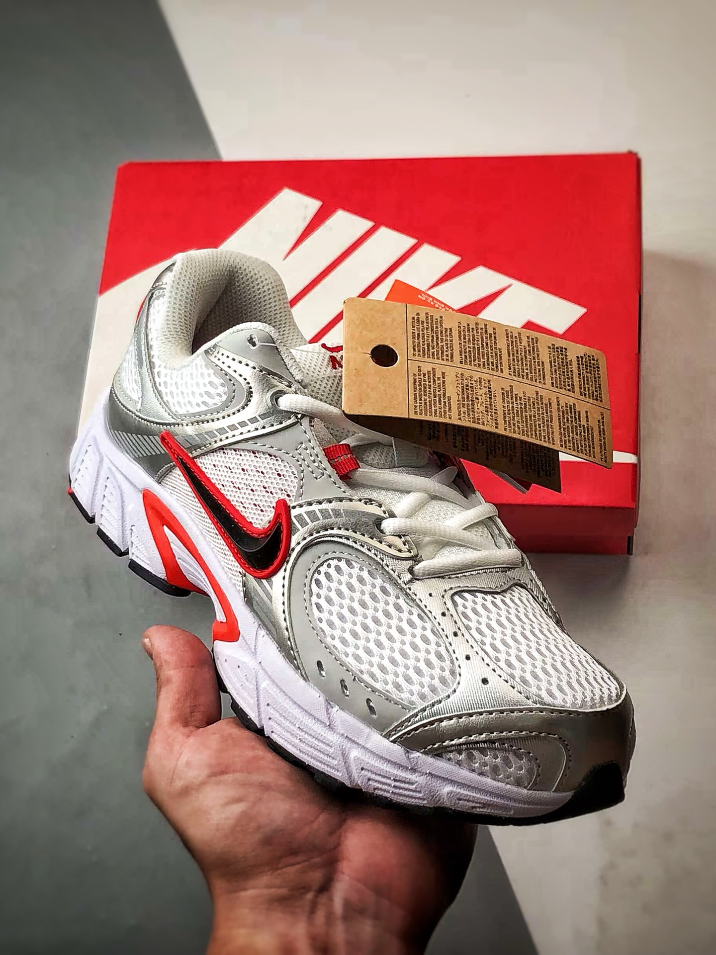 200 NK V5 RNR系列 白银红 复古Y3K风格舒适百搭跑步鞋 HQ7901-100