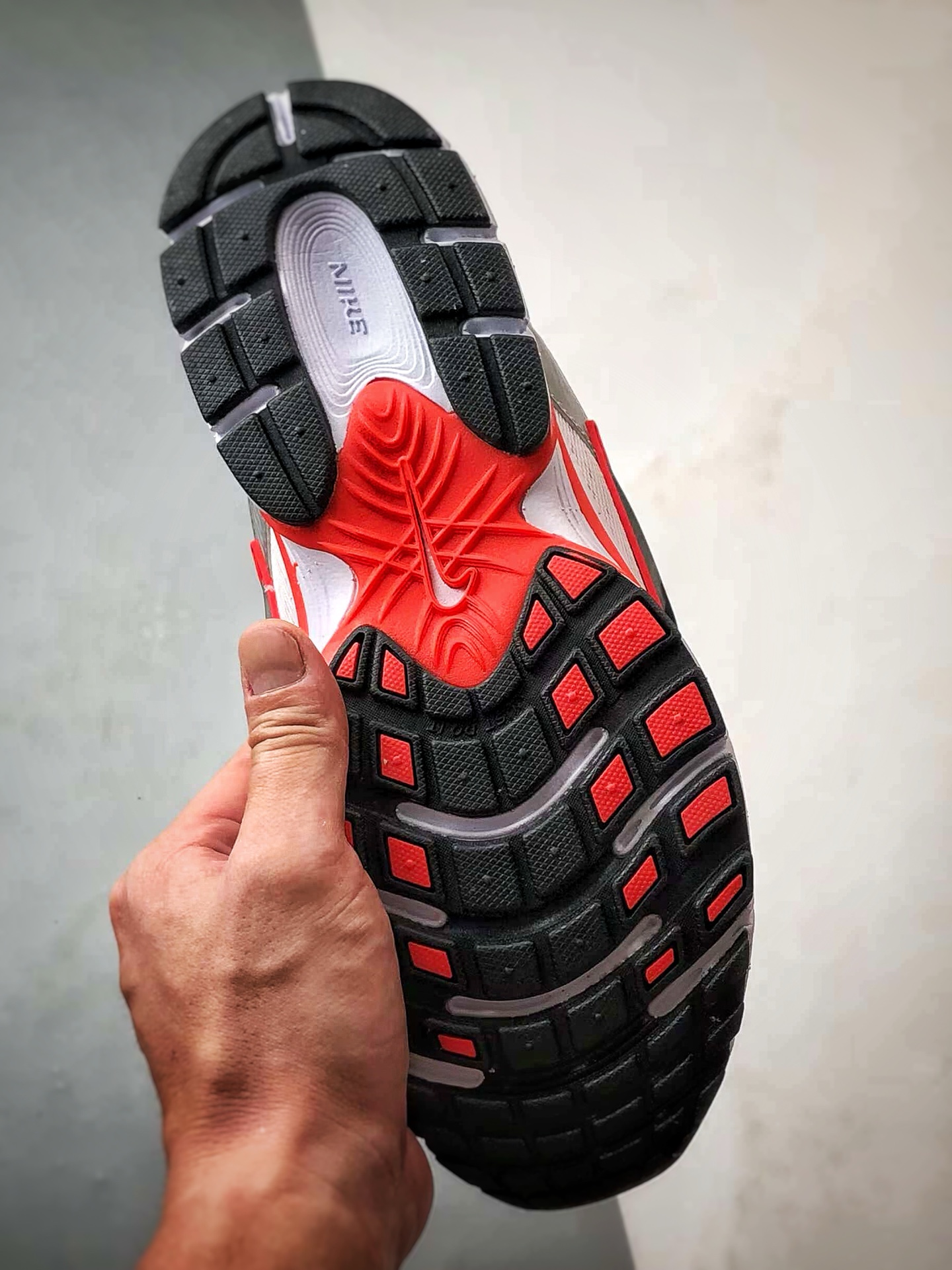 200 NK V5 RNR系列 白银红 复古Y3K风格舒适百搭跑步鞋 HQ7901-100