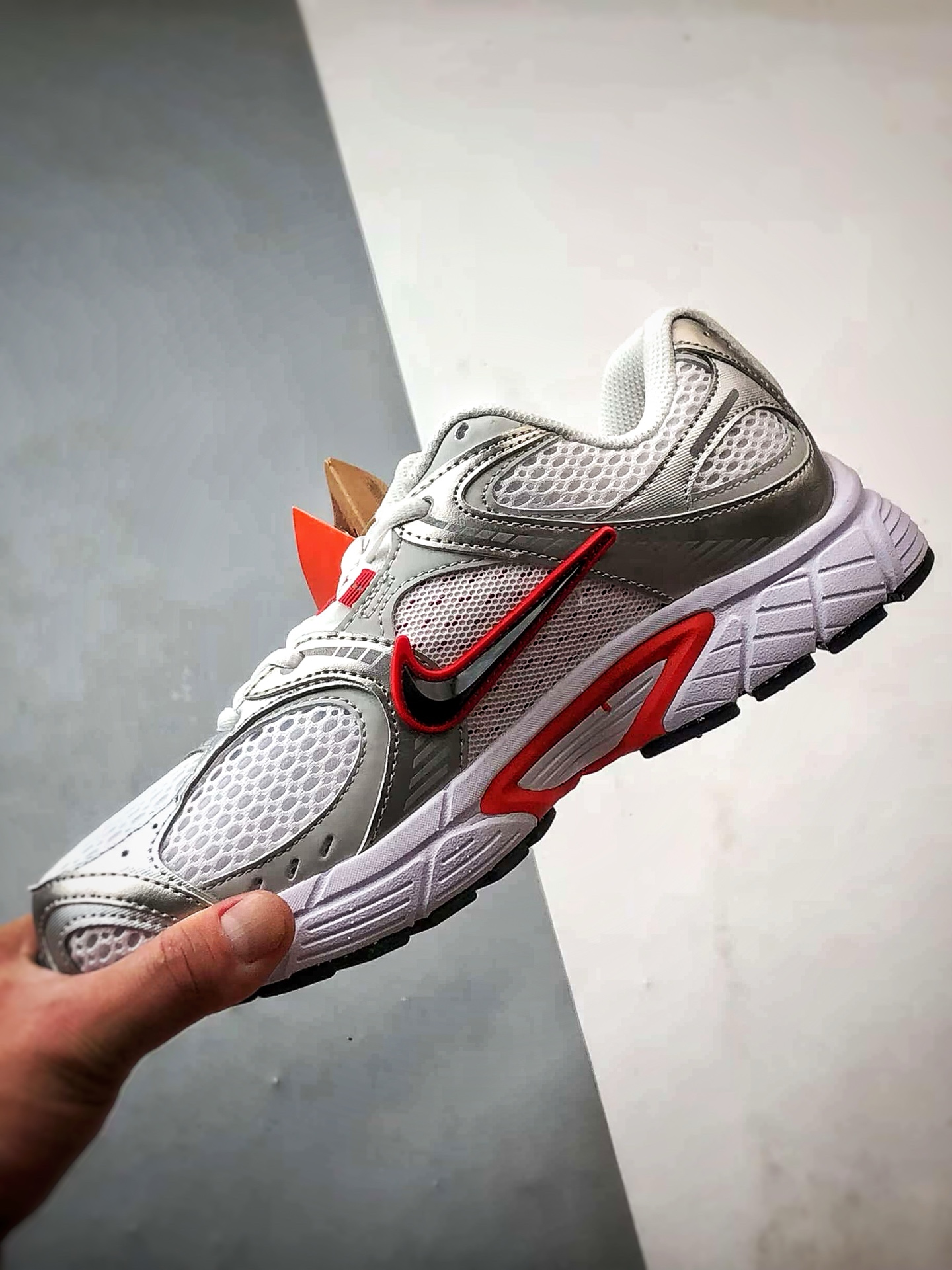 200 NK V5 RNR系列 白银红 复古Y3K风格舒适百搭跑步鞋 HQ7901-100