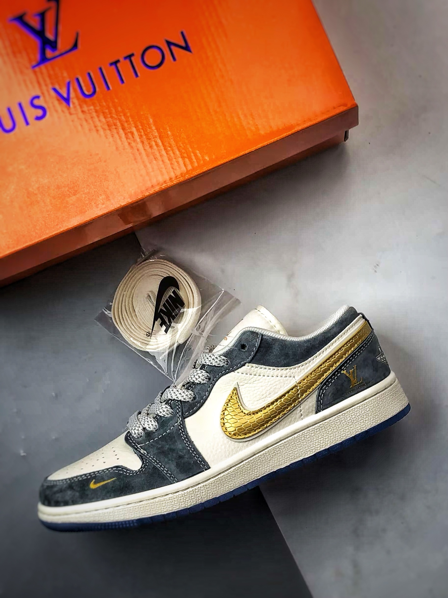 290 Air Jordan 1 Low OG ”高端定制” LV灰蓝蛇纹金钩 XX3168-167