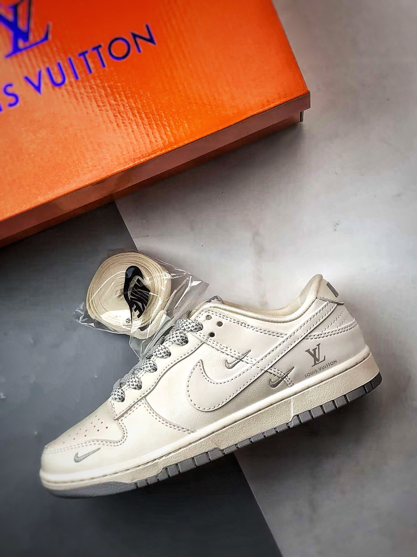 NK Dunk Low Retro ”DIY高端定制” LV反光米白灰双小钩 低帮休闲运动板鞋 XX3168-180