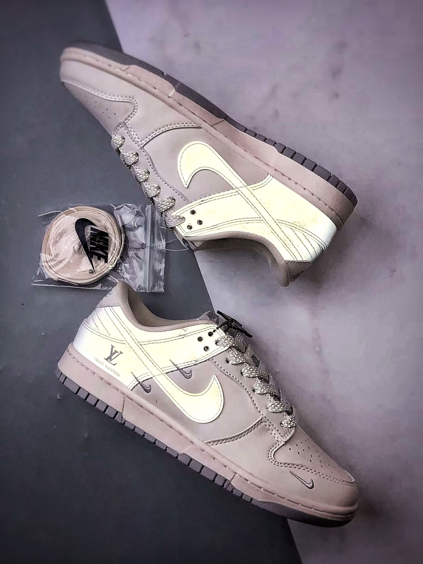 NK Dunk Low Retro ”DIY高端定制” LV反光米白灰双小钩 低帮休闲运动板鞋 XX3168-180