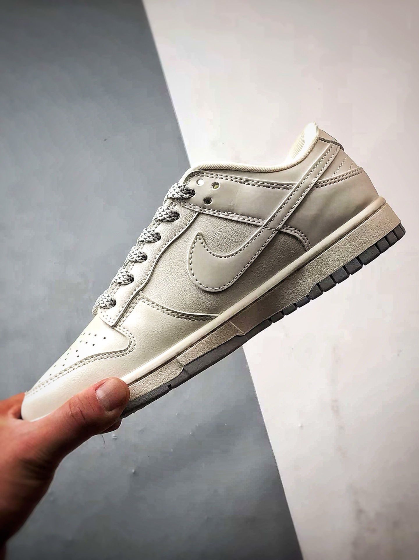 NK Dunk Low Retro ”DIY高端定制” LV反光米白灰双小钩 低帮休闲运动板鞋 XX3168-180