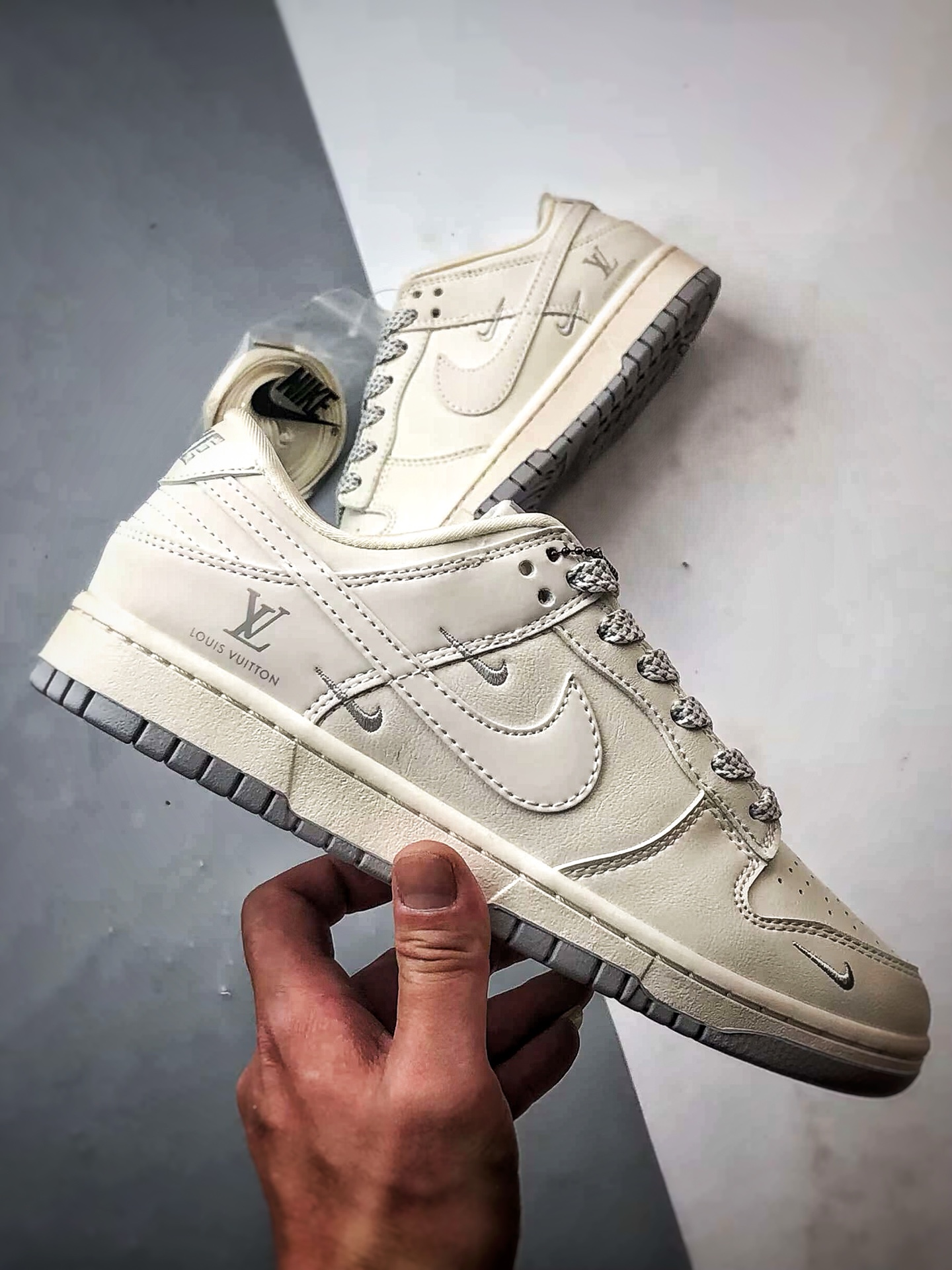 NK Dunk Low Retro ”DIY高端定制” LV反光米白灰双小钩 低帮休闲运动板鞋 XX3168-180