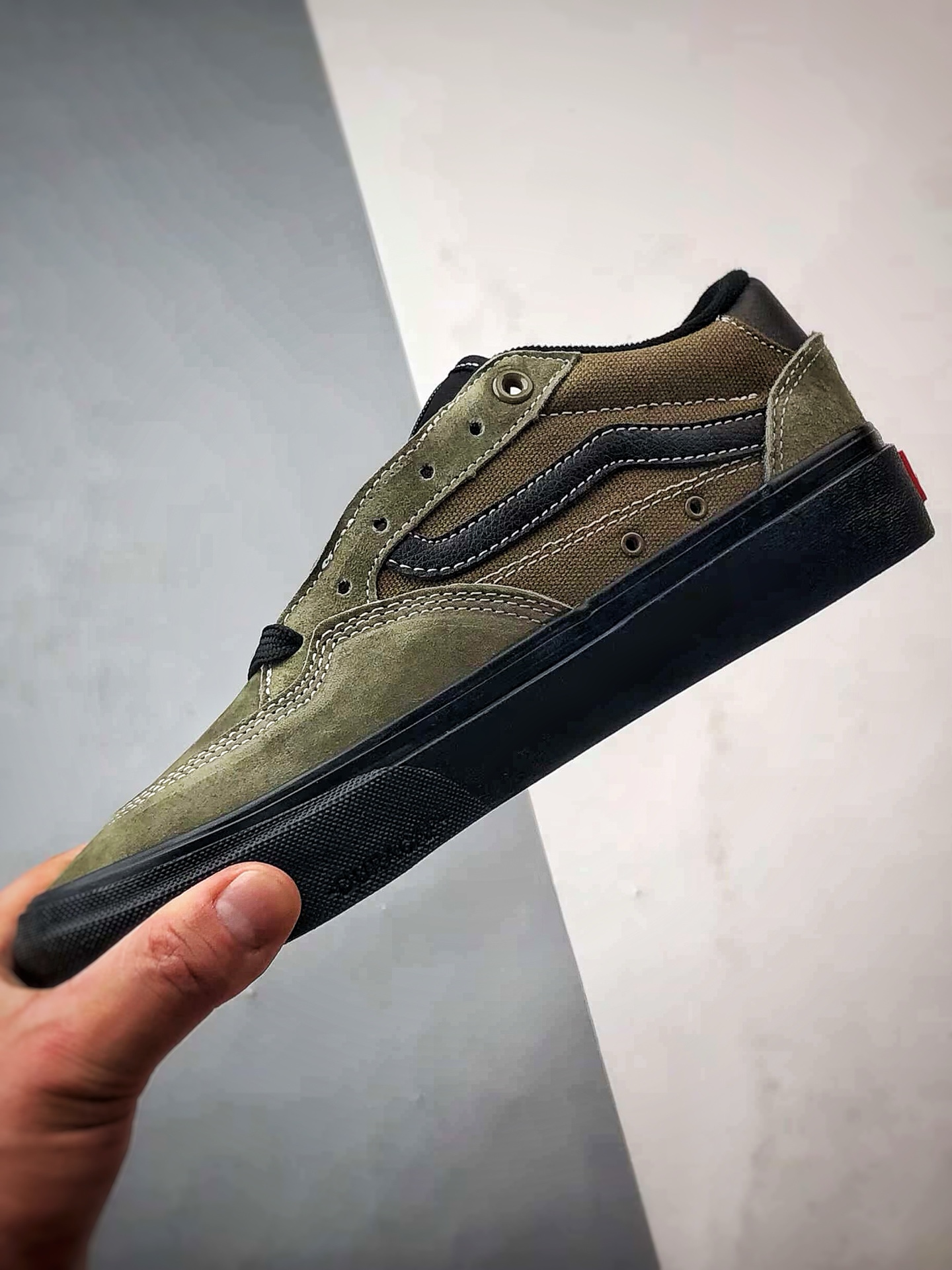 200 Vans Skate Rowan Pro 黑绿 经典百搭 轻便舒适专业滑板鞋 VN0A5JICBIQ