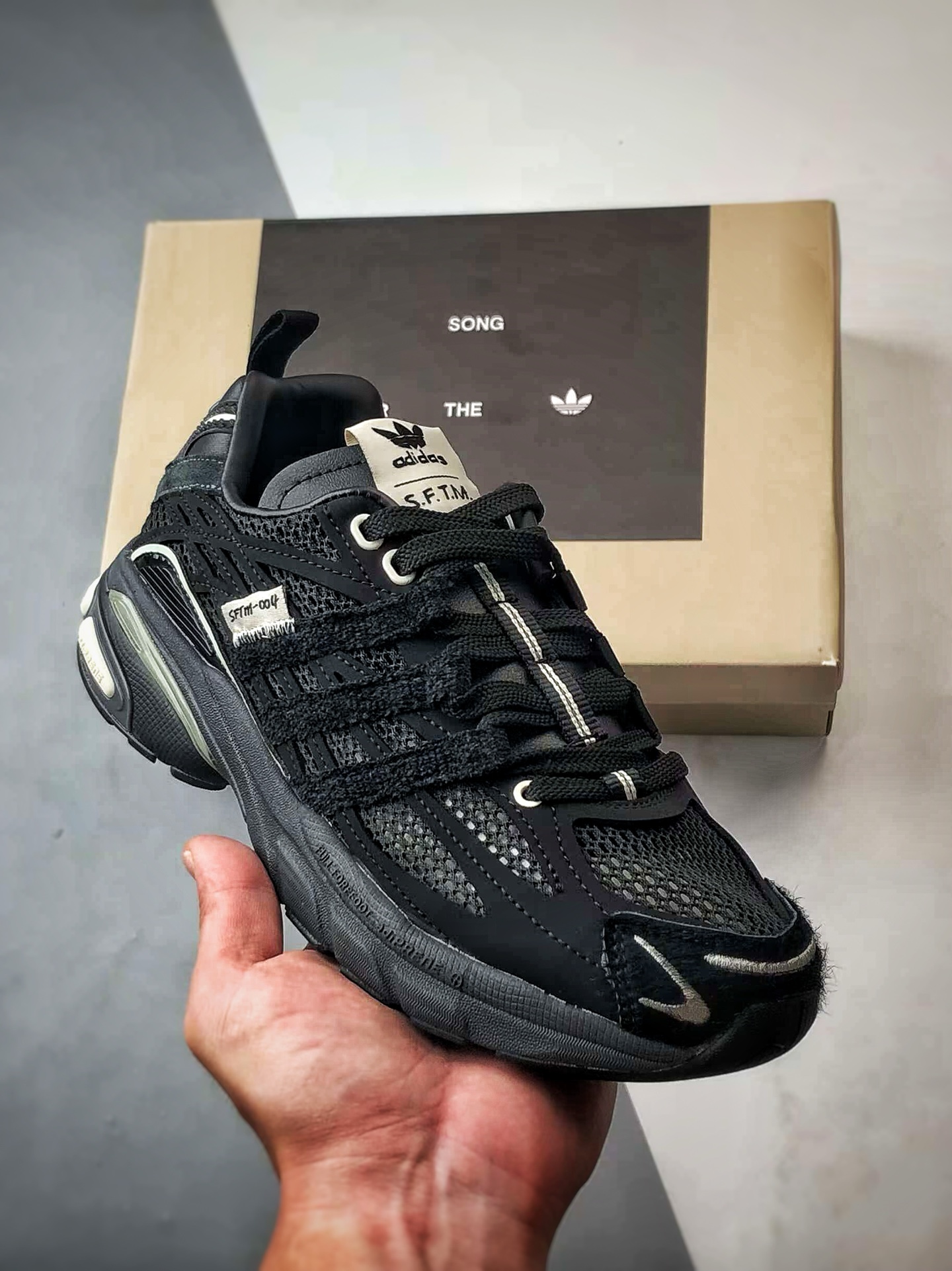 230 SFTM x AD Originals Adistar Cushion 黑色 复古前卫科技休闲运动老爹鞋 JP8436
