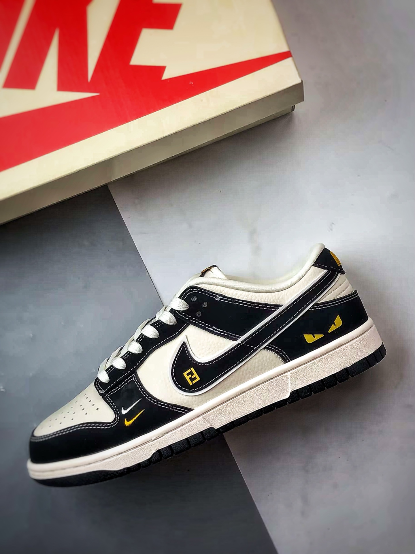 290 NK Dunk Low Retro ”DIY高端定制” 芬迪米白黑 低帮休闲运动板鞋 LW1818-115