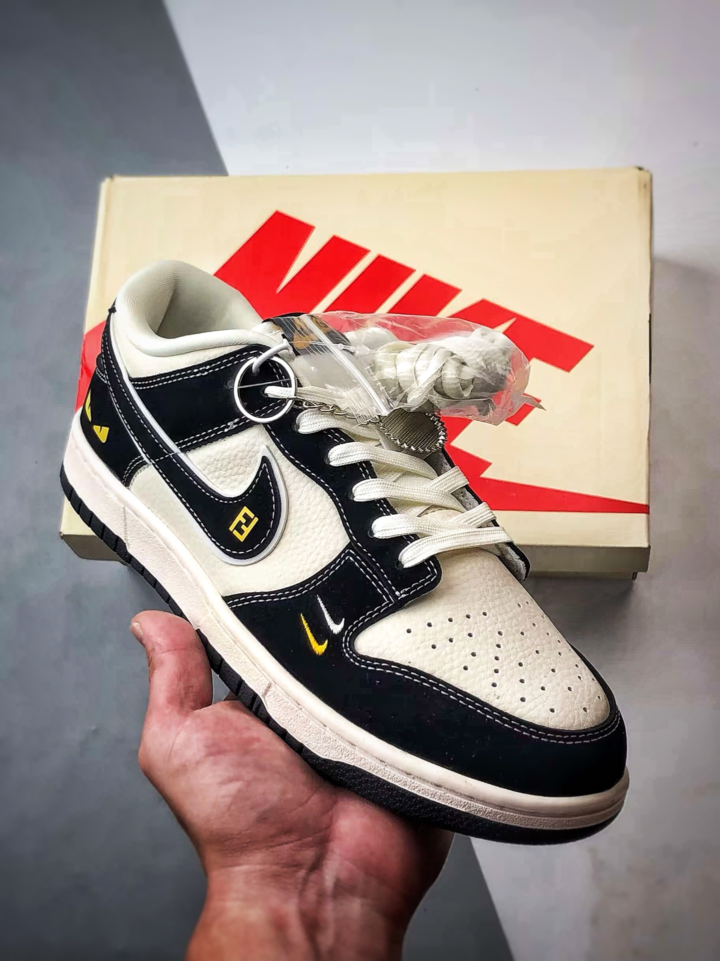 290 NK Dunk Low Retro ”DIY高端定制” 芬迪米白黑 低帮休闲运动板鞋 LW1818-115