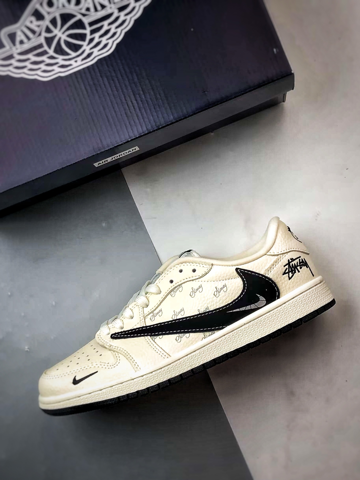 290 Air Jordan 1 Low OG ”高端定制” 斯图西米白黑倒钩 XS2024-043