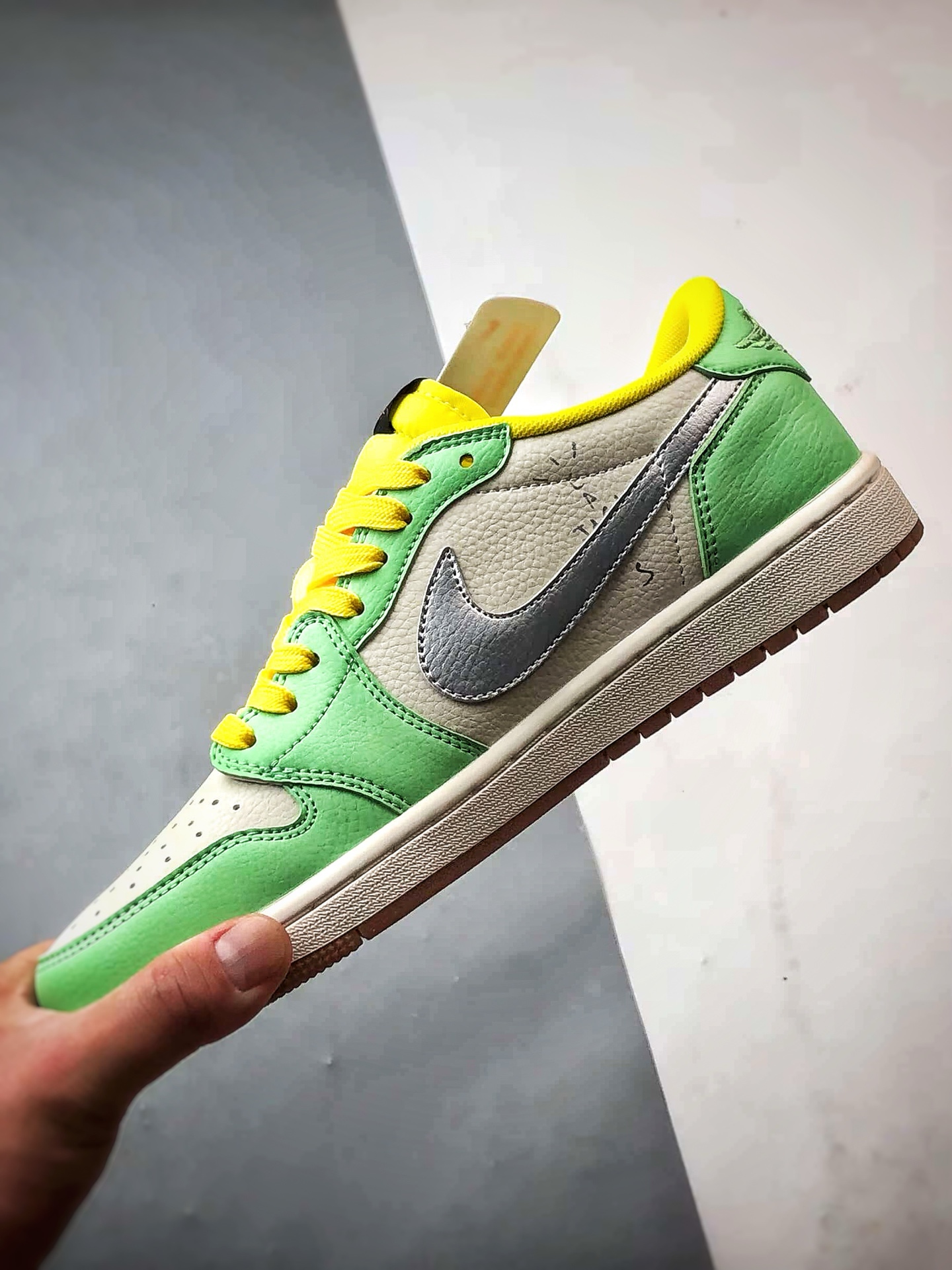 300 Air Jordan 1 Low OG ”高端定制” 米绿黄银倒钩 DN6901-092