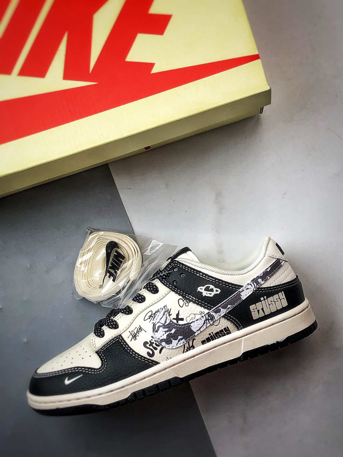 290 NK Dunk Low Retro ”DIY高端定制” 斯图西黑白涂鸦 低帮休闲运动板鞋 XS6089-590