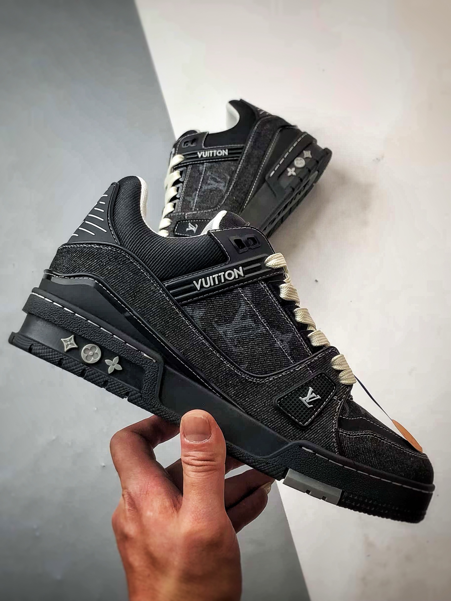 600 驴牌 Trainer 系列板鞋 黑色牛仔