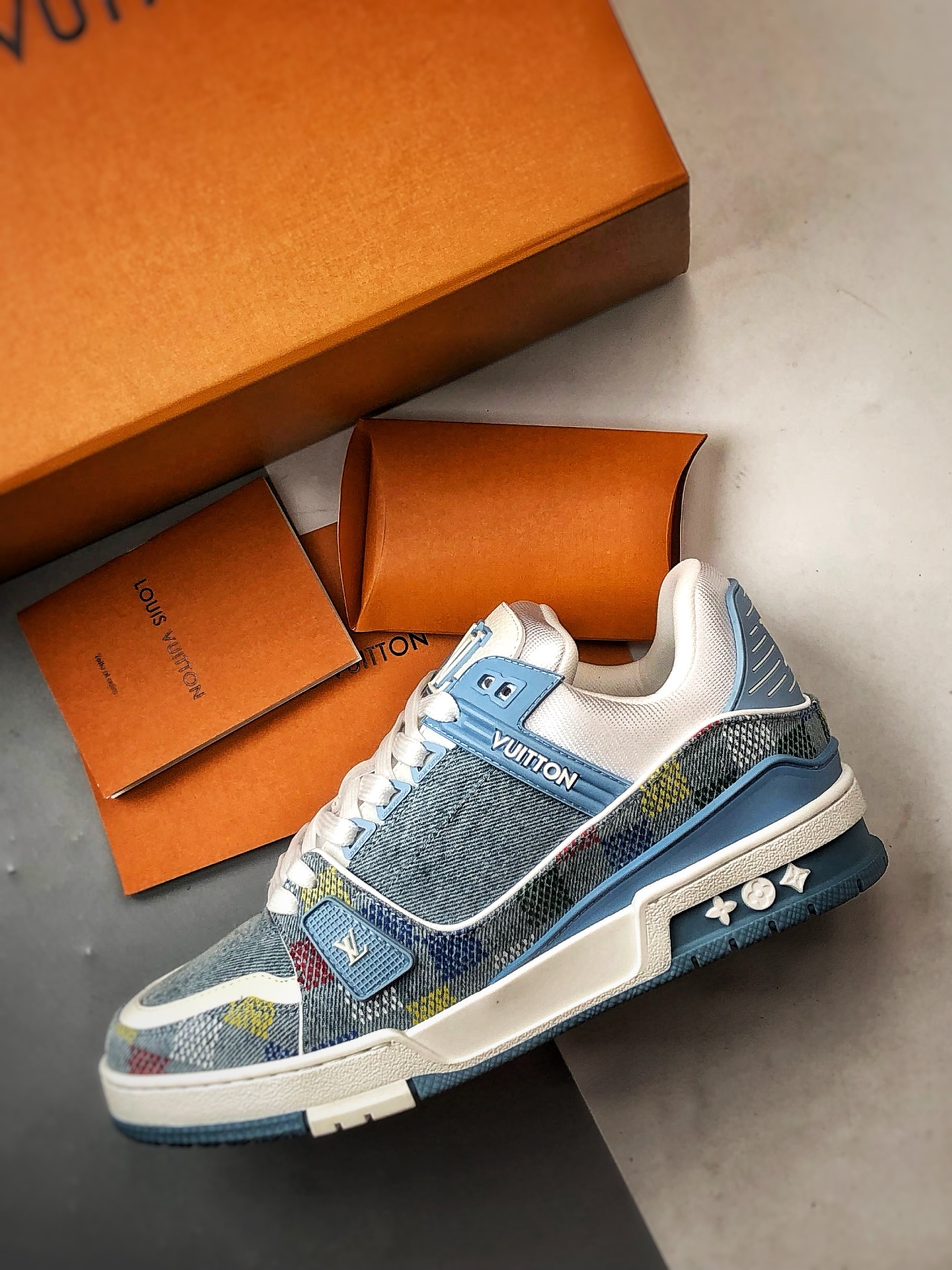 600 驴牌 Trainer 系列板鞋 蓝色牛仔