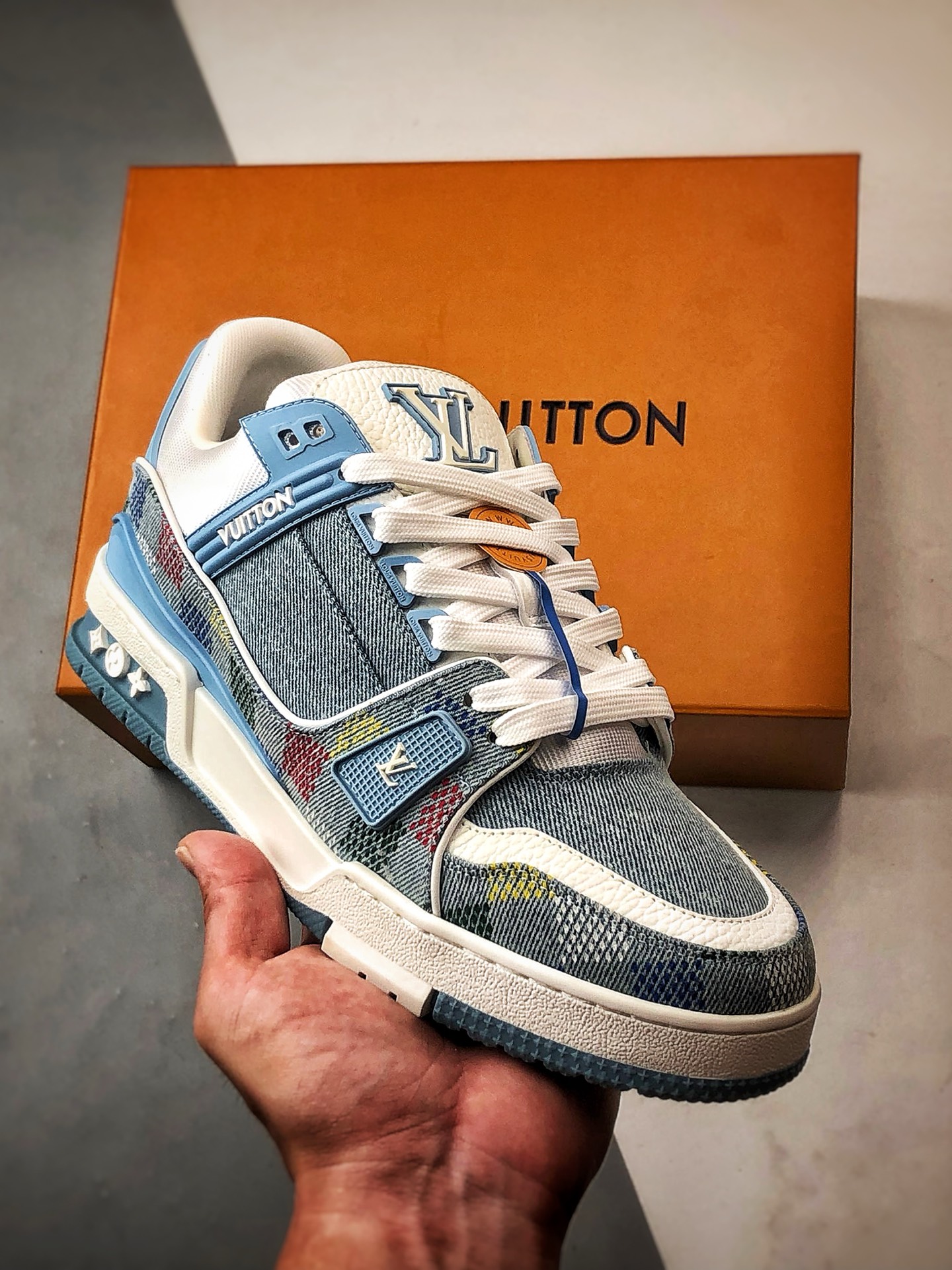 600 驴牌 Trainer 系列板鞋 蓝色牛仔