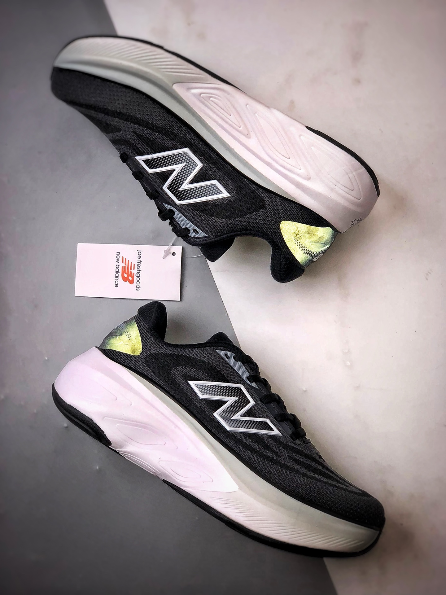 190 New Balance Fresh Foam X More v6 黑白 厚底网布织物减震舒适越野跑步鞋 MMORXA6