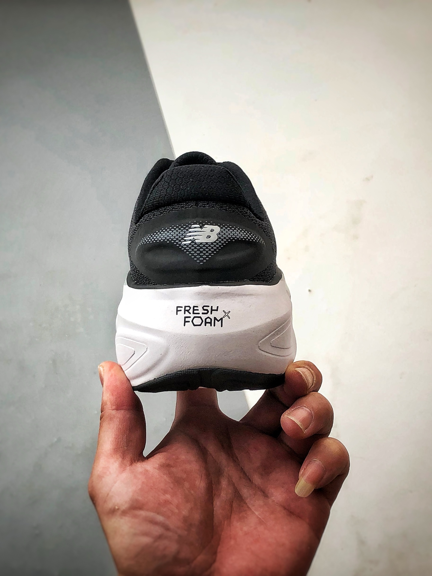 190 New Balance Fresh Foam X More v6 黑白 厚底网布织物减震舒适越野跑步鞋 MMORXA6