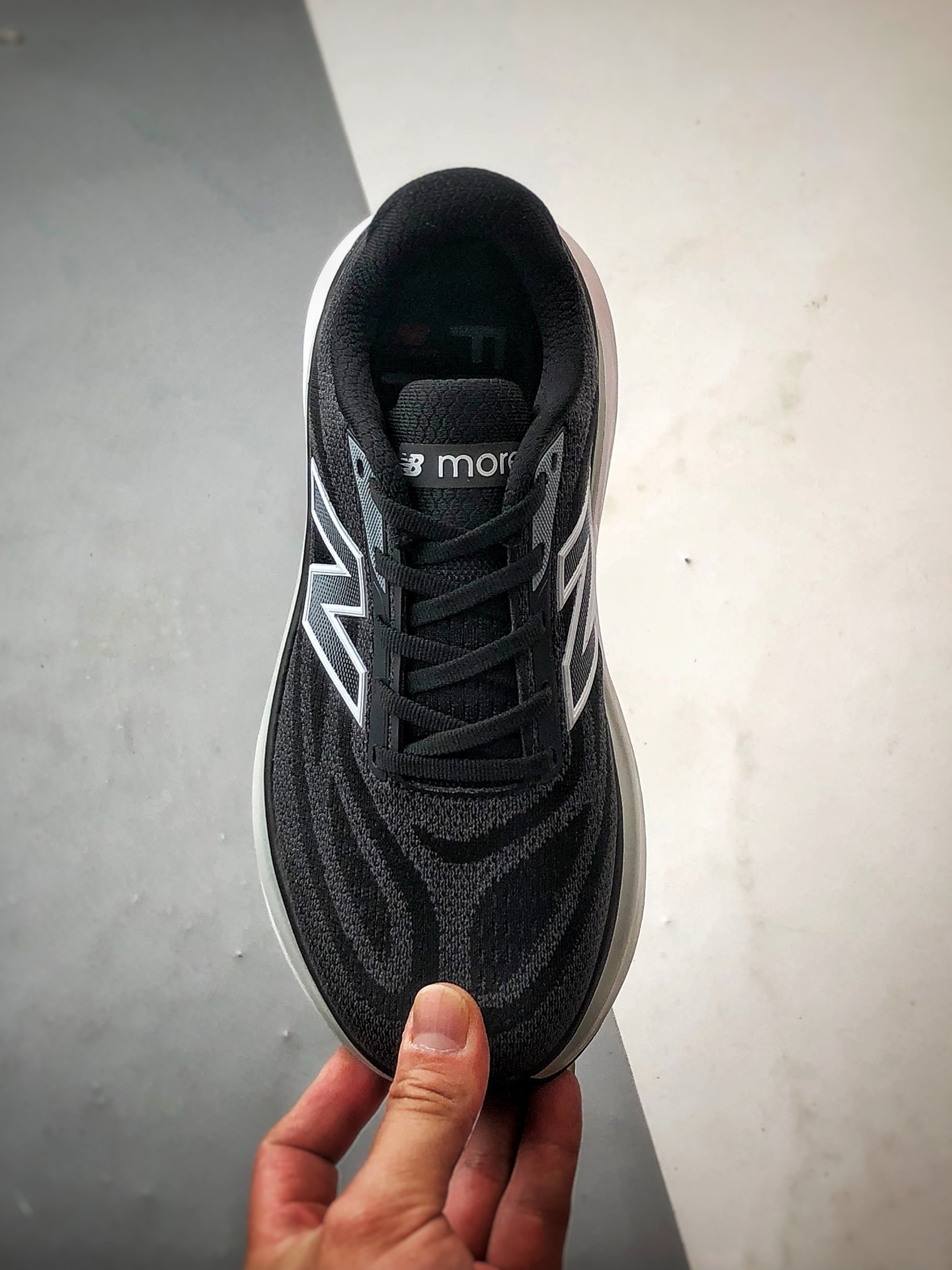 190 New Balance Fresh Foam X More v6 黑白 厚底网布织物减震舒适越野跑步鞋 MMORXA6