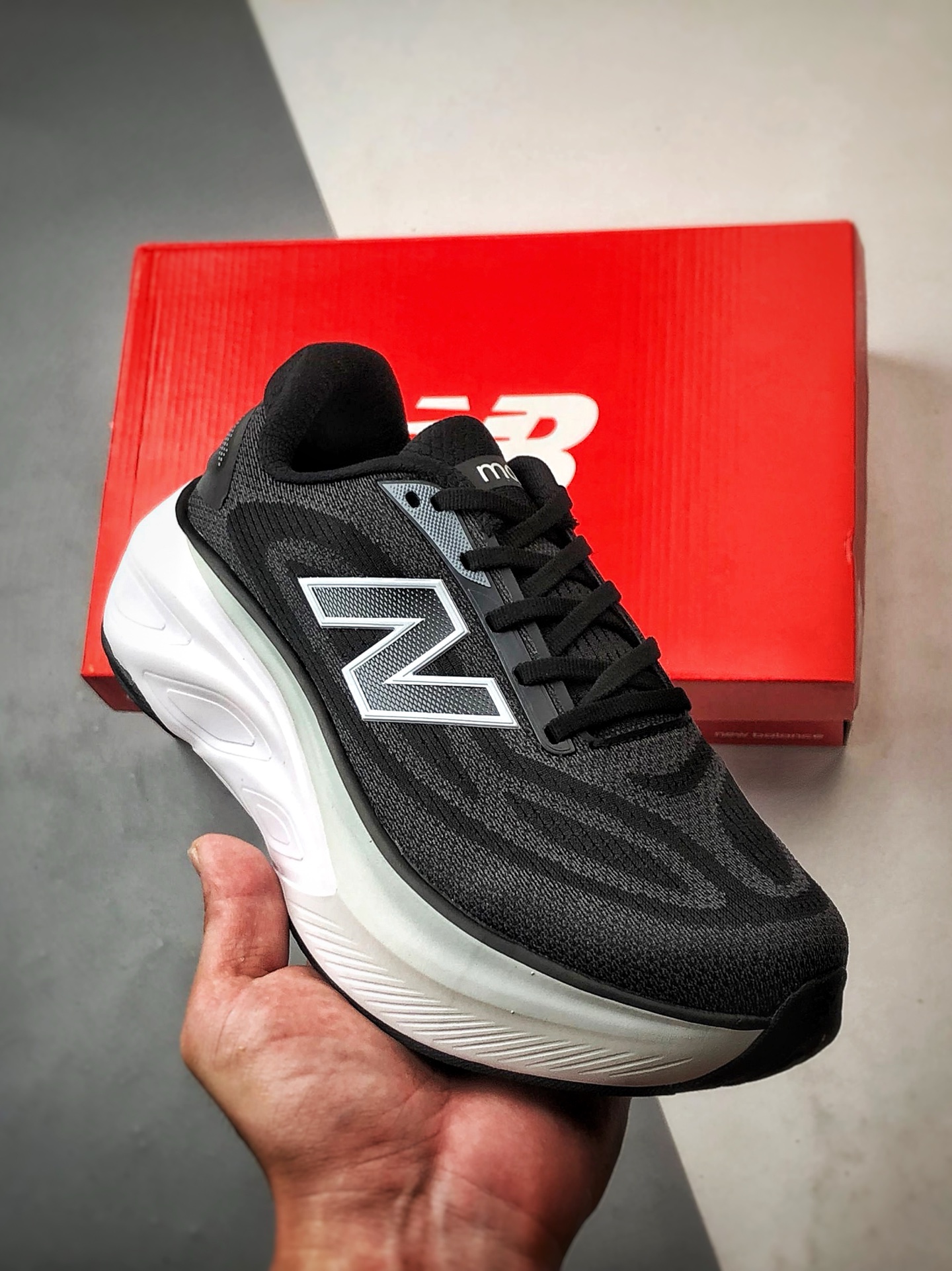 190 New Balance Fresh Foam X More v6 黑白 厚底网布织物减震舒适越野跑步鞋 MMORXA6