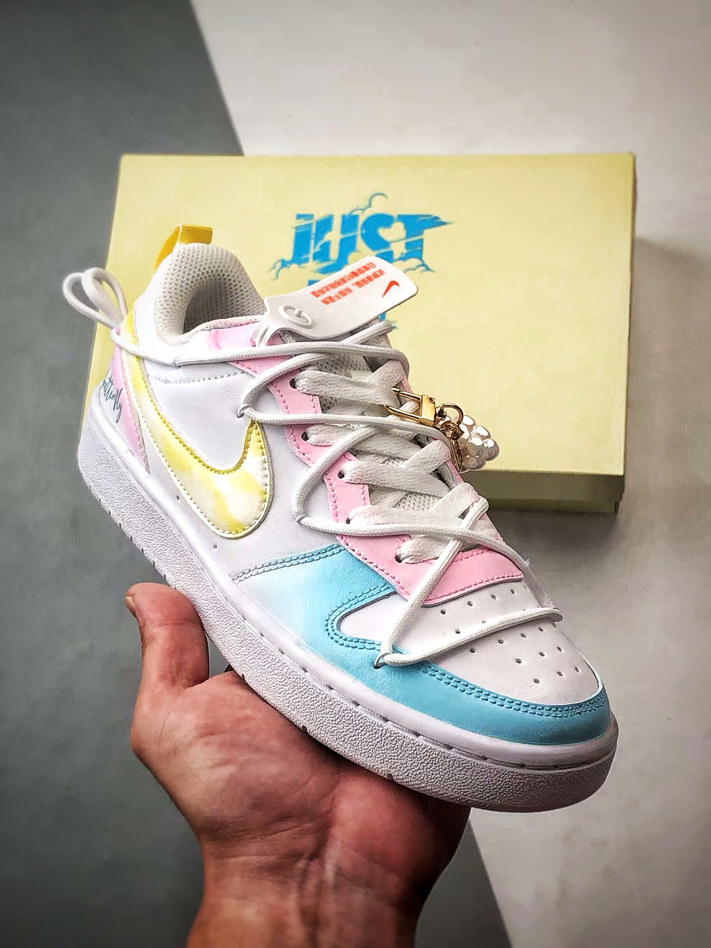 【定制球鞋】NK Court Vision 1 Low ”彩虹云朵” 黄粉蓝 手绘泼墨涂鸦定制板鞋 BQ5448-213