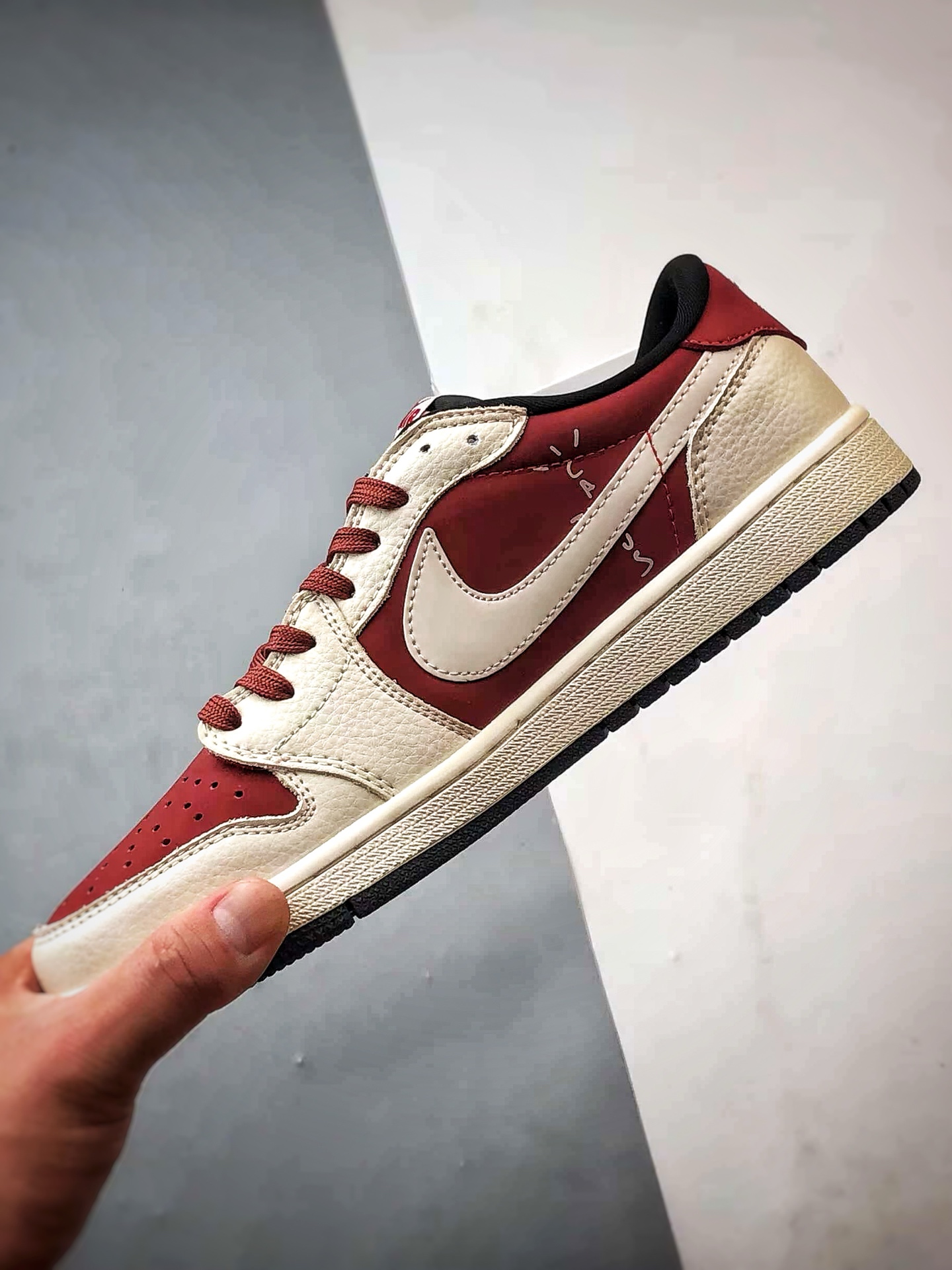 Air Jordan 1 Low OG ”高端定制” 斯图西米白红倒钩 LD2025-017