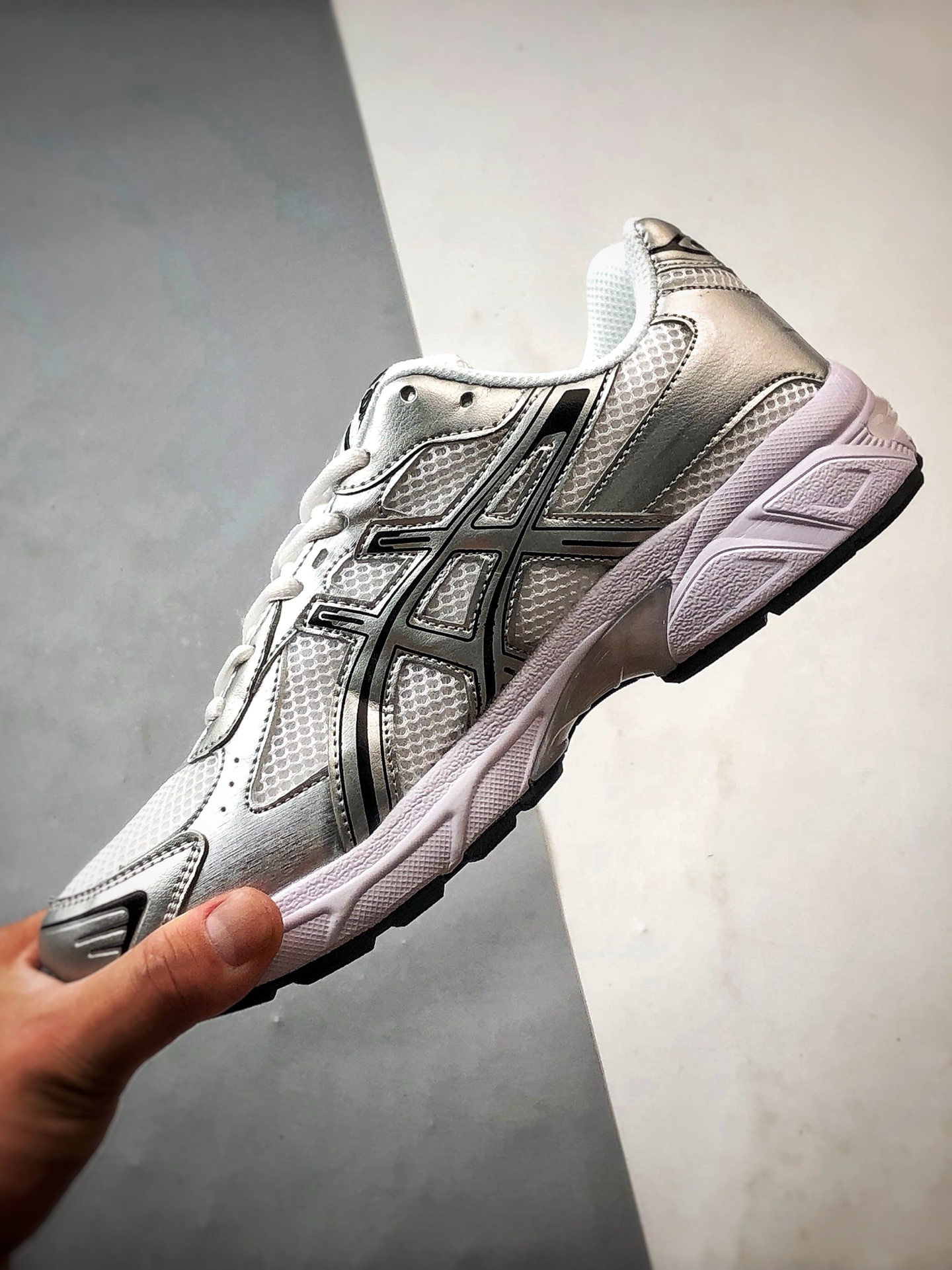200 Asics Gel-1130 白银色 亚瑟士轻便百搭休闲运动慢跑鞋 1201B020-100