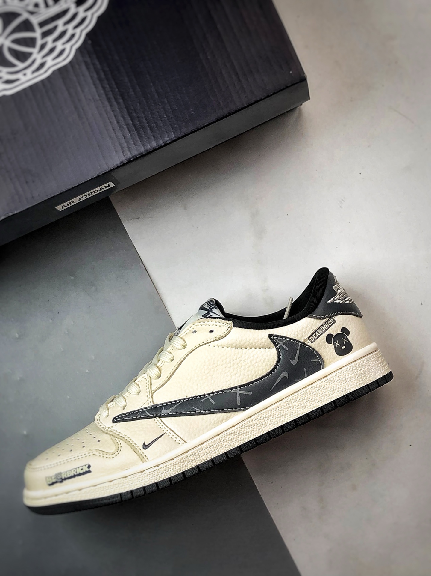 Air Jordan 1 Low OG ”高端定制” 暴力熊米白灰倒钩 LD2025-011