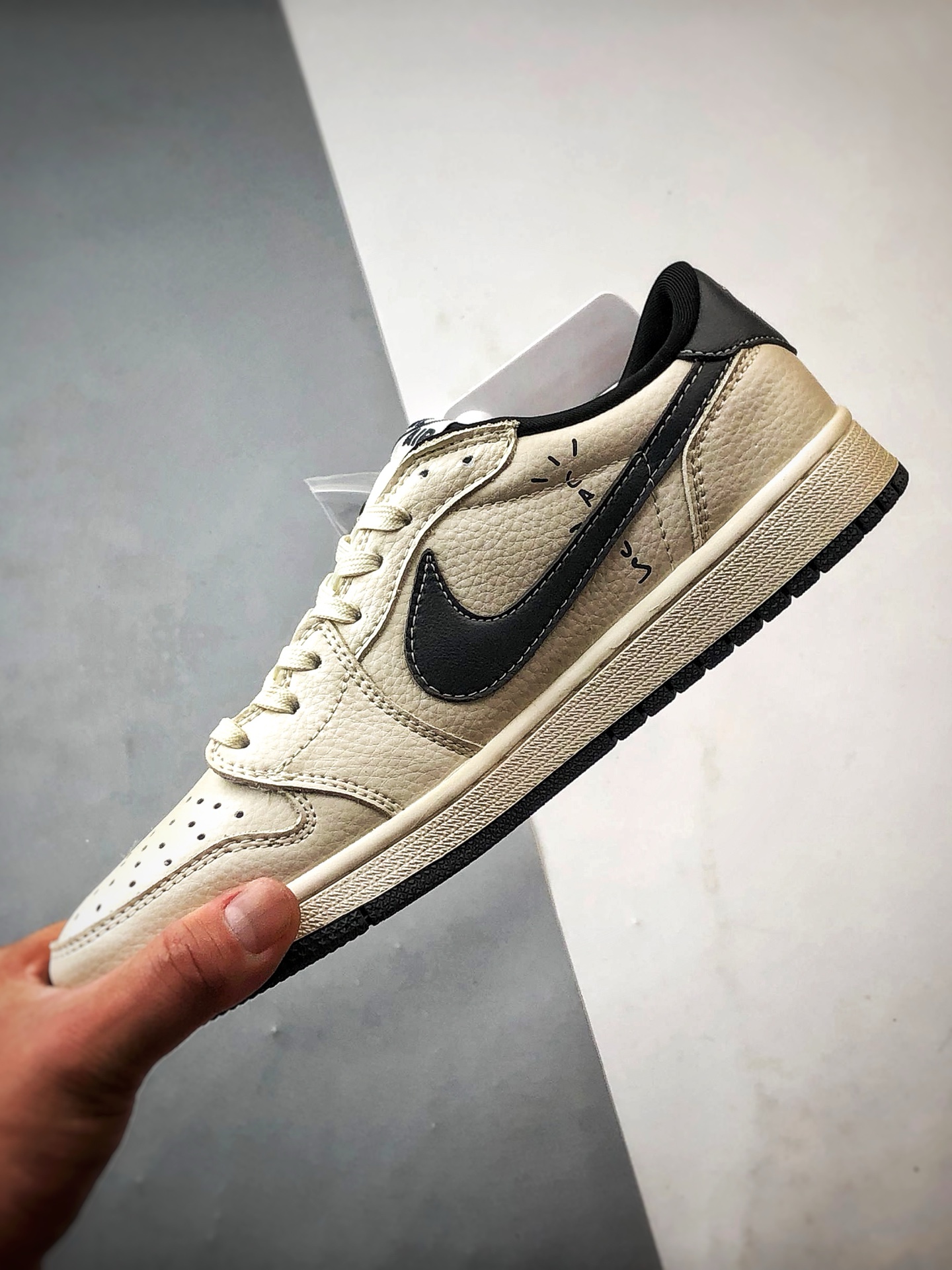Air Jordan 1 Low OG ”高端定制” 暴力熊米白灰倒钩 LD2025-011