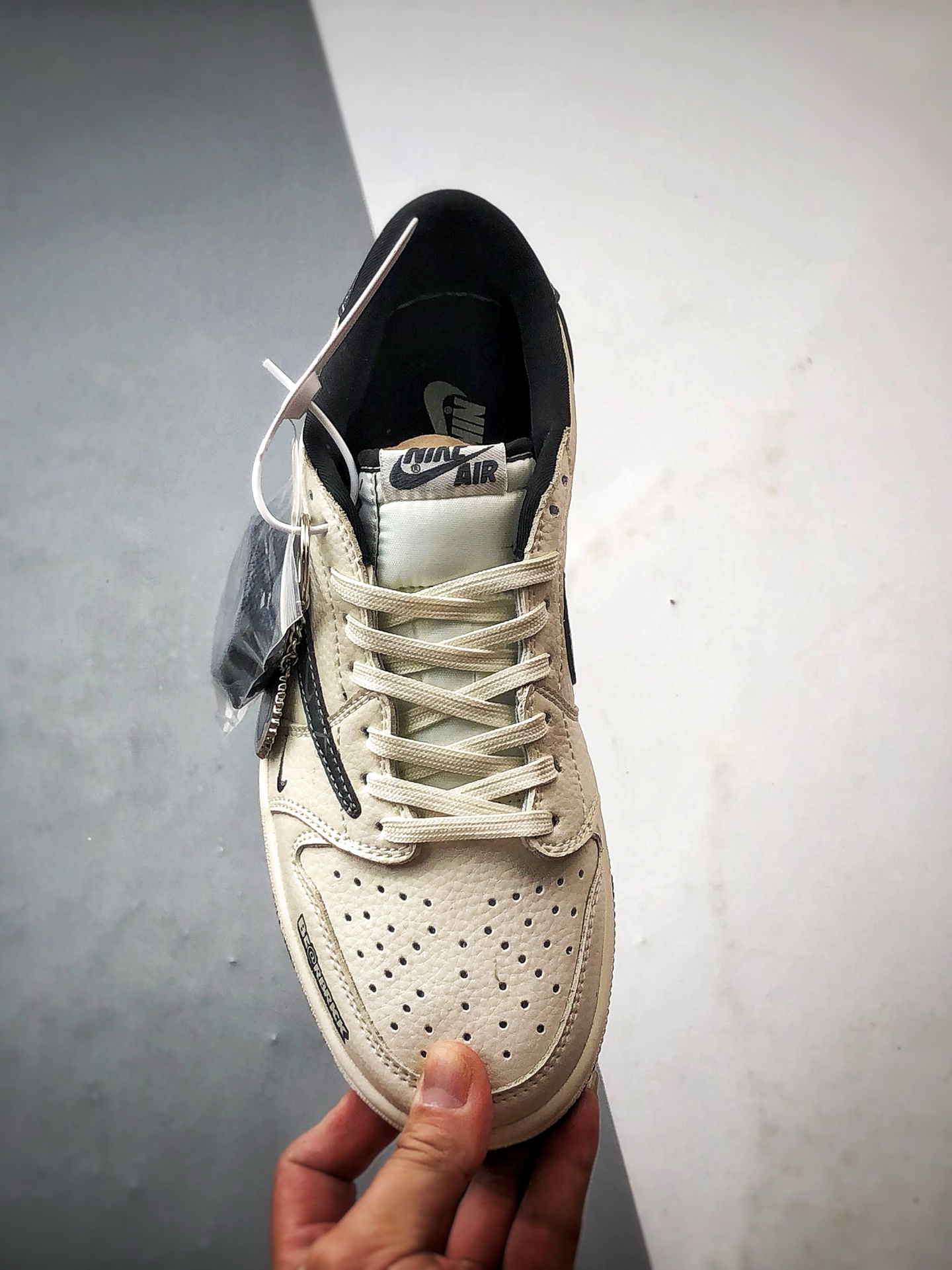 Air Jordan 1 Low OG ”高端定制” 暴力熊米白灰倒钩 LD2025-011